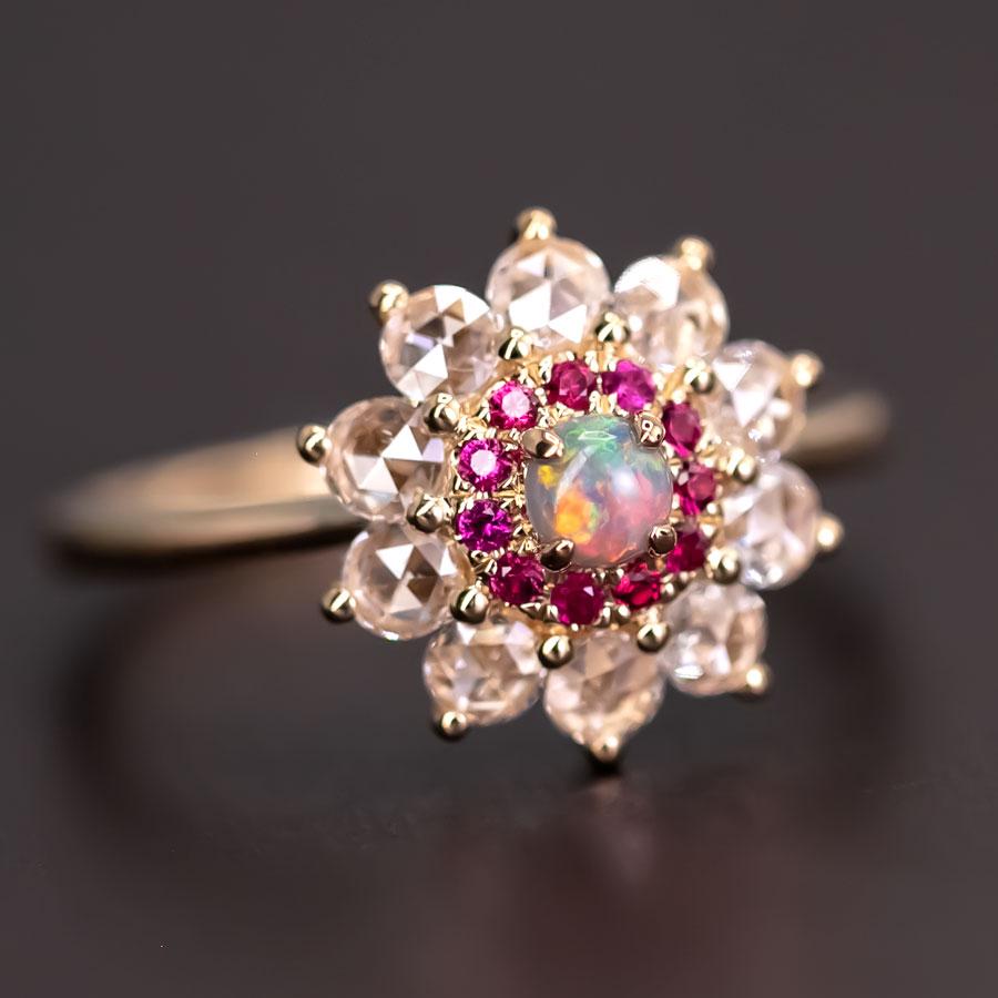 The Precious - Halo Diamond Australian Black Opal Ruby Engagement Wedding Ring 18K Yellow Gold.



Nom du dessin ou modèle : The Precious !

Idée de conception : Cette bague d'inspiration florale est ornée en son centre d'une opale noire