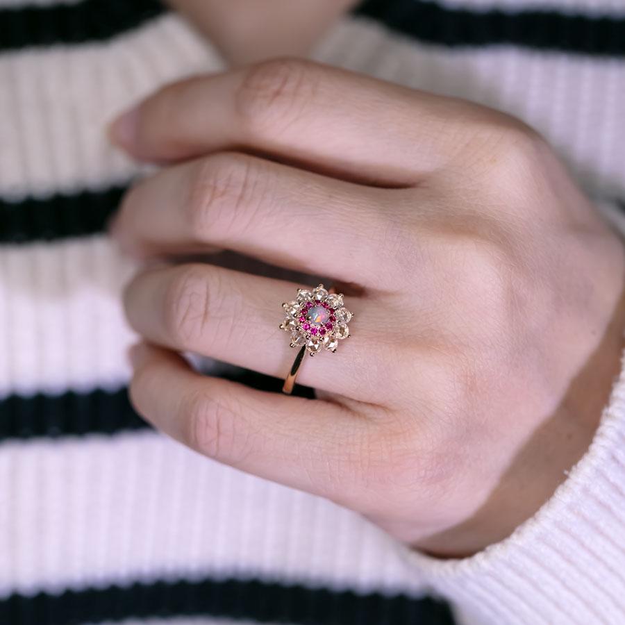 Arts and Crafts The Precious - Halo Diamond Black Opal Ruby Bague de fiançailles en or jaune 18 carats en vente