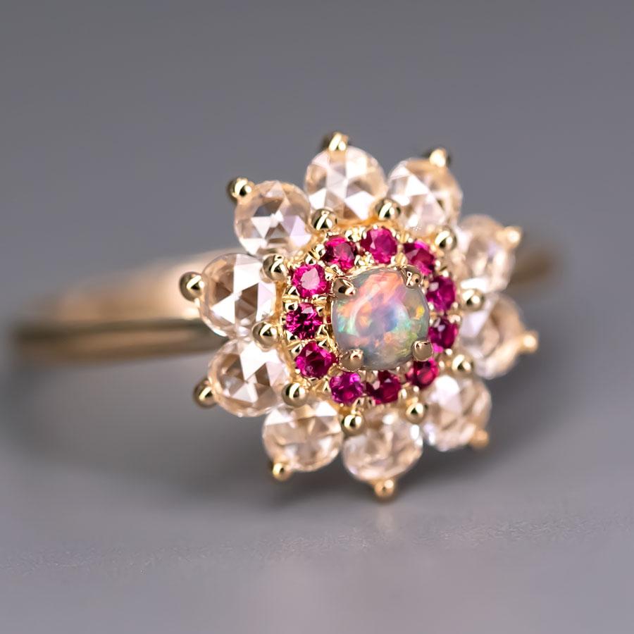 The Precious - Halo Diamond Black Opal Ruby Bague de fiançailles en or jaune 18 carats Neuf - En vente à Suwanee, GA