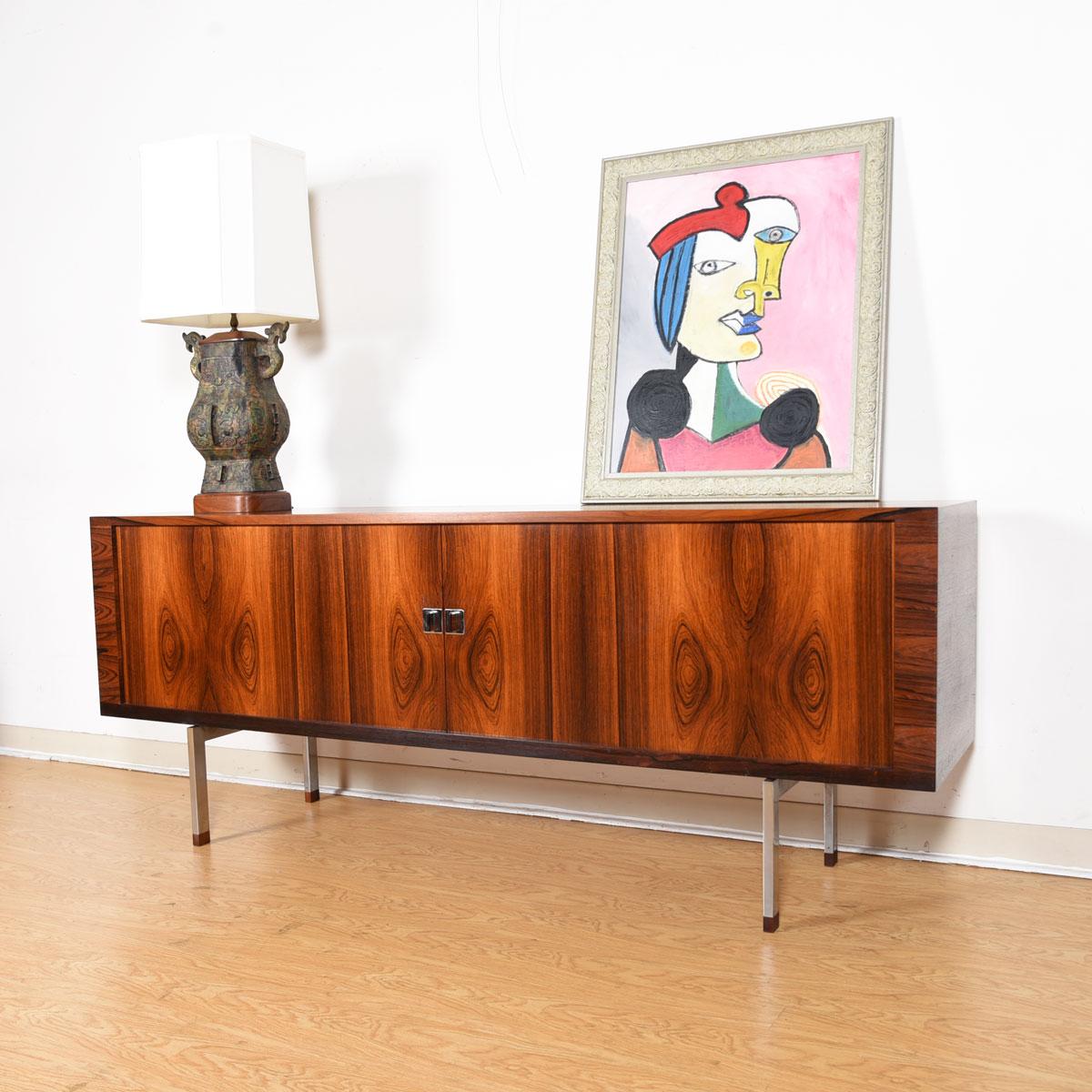 20th Century Presidential Long Sideboard by Hans Wegner in Stunning Brazilian Rosewood For Sale