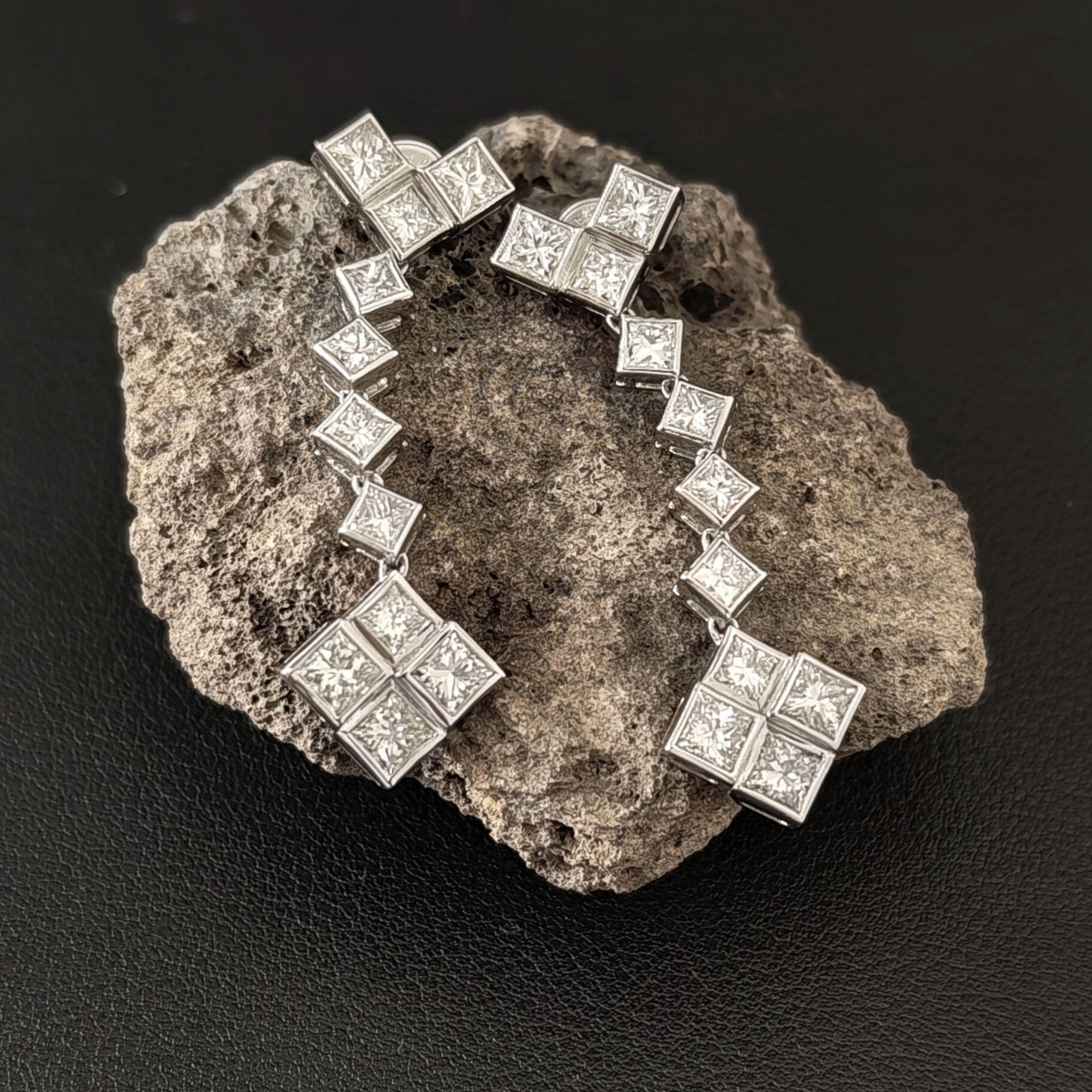 Moderne The Princesse Modernity Drop Earings (boucles d'oreilles en forme de goutte d'eau) en vente