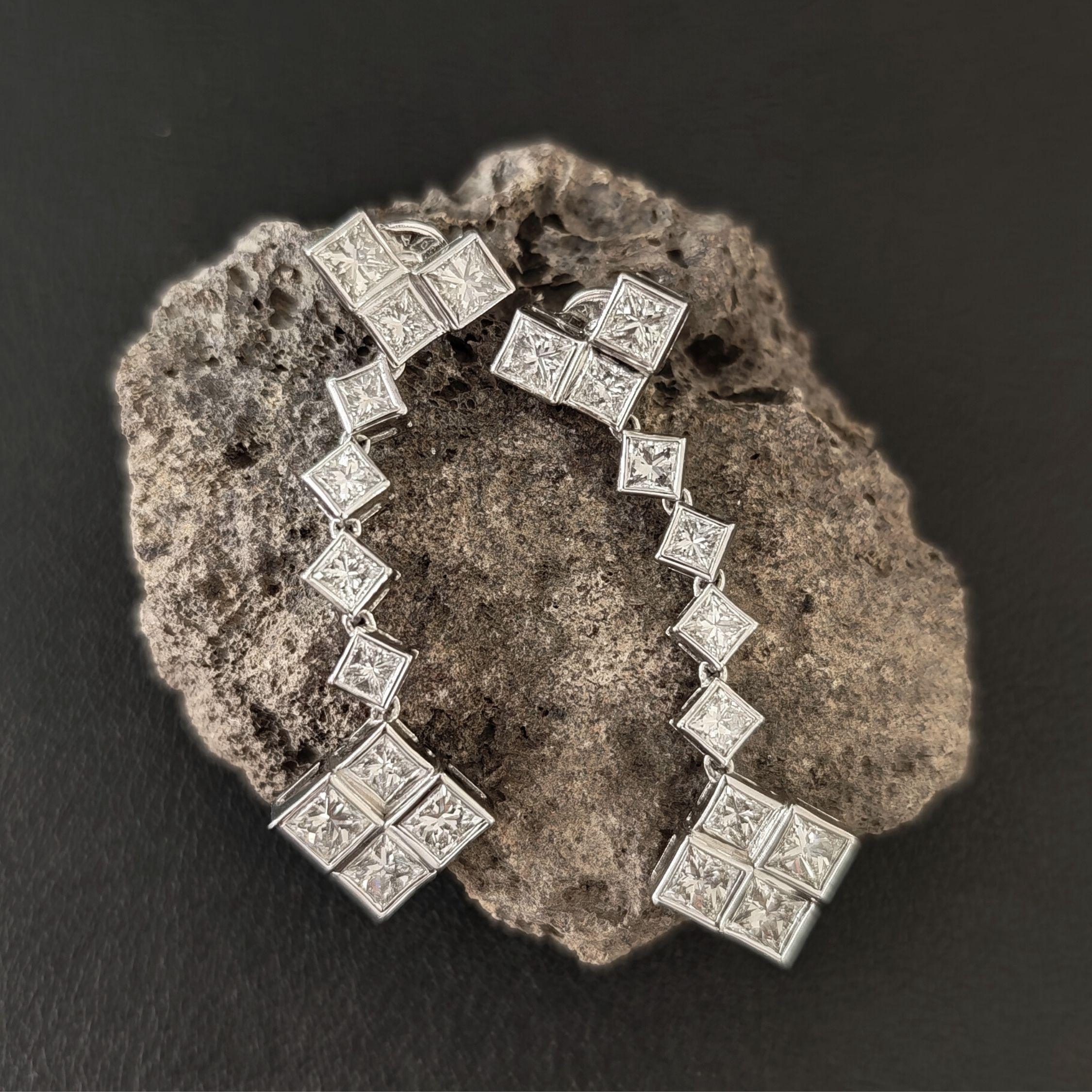 The Princesse Modernity Drop Earings (boucles d
oreilles en forme de goutte d
eau)