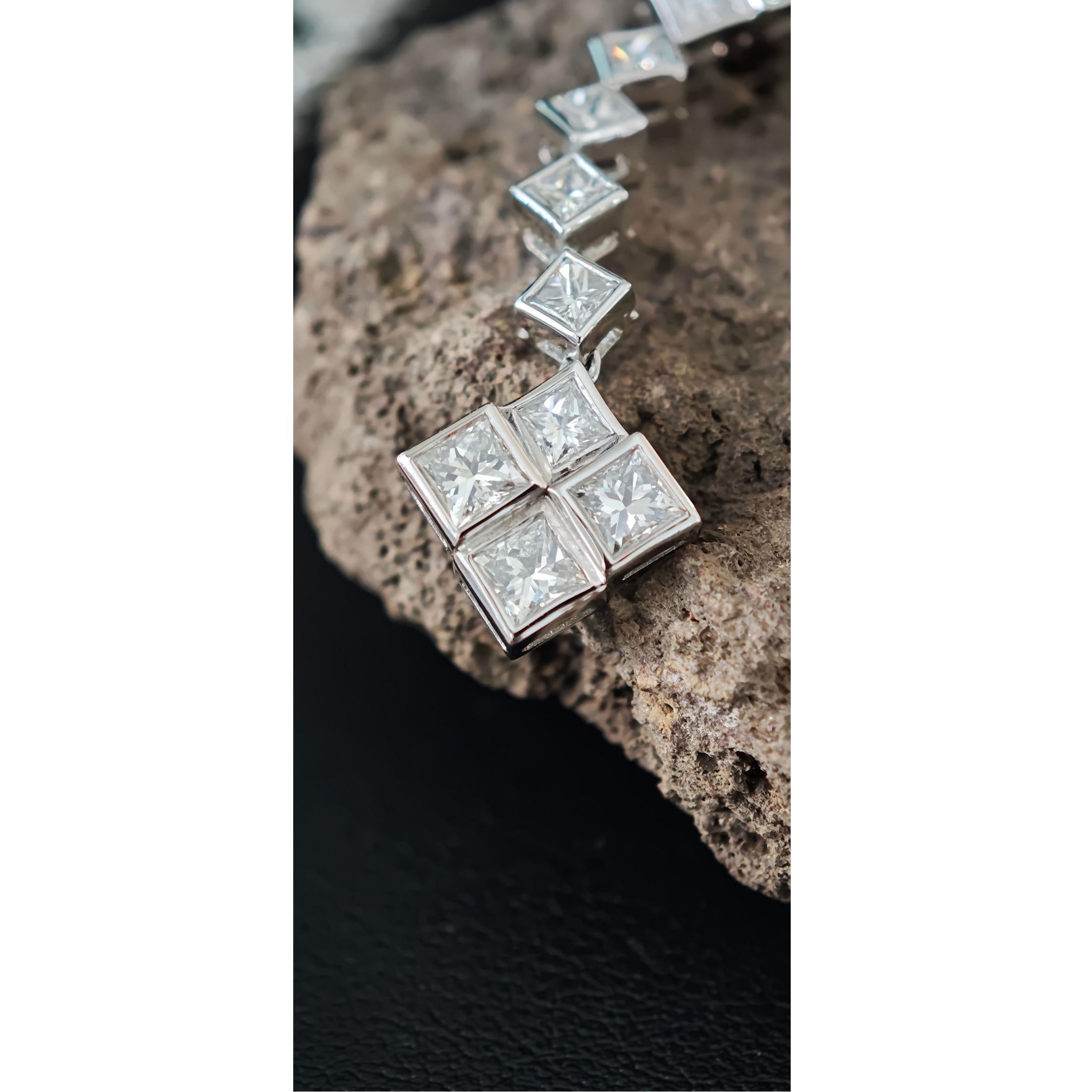 The Princesse Modernity Drop Earings (boucles d'oreilles en forme de goutte d'eau) en vente 3