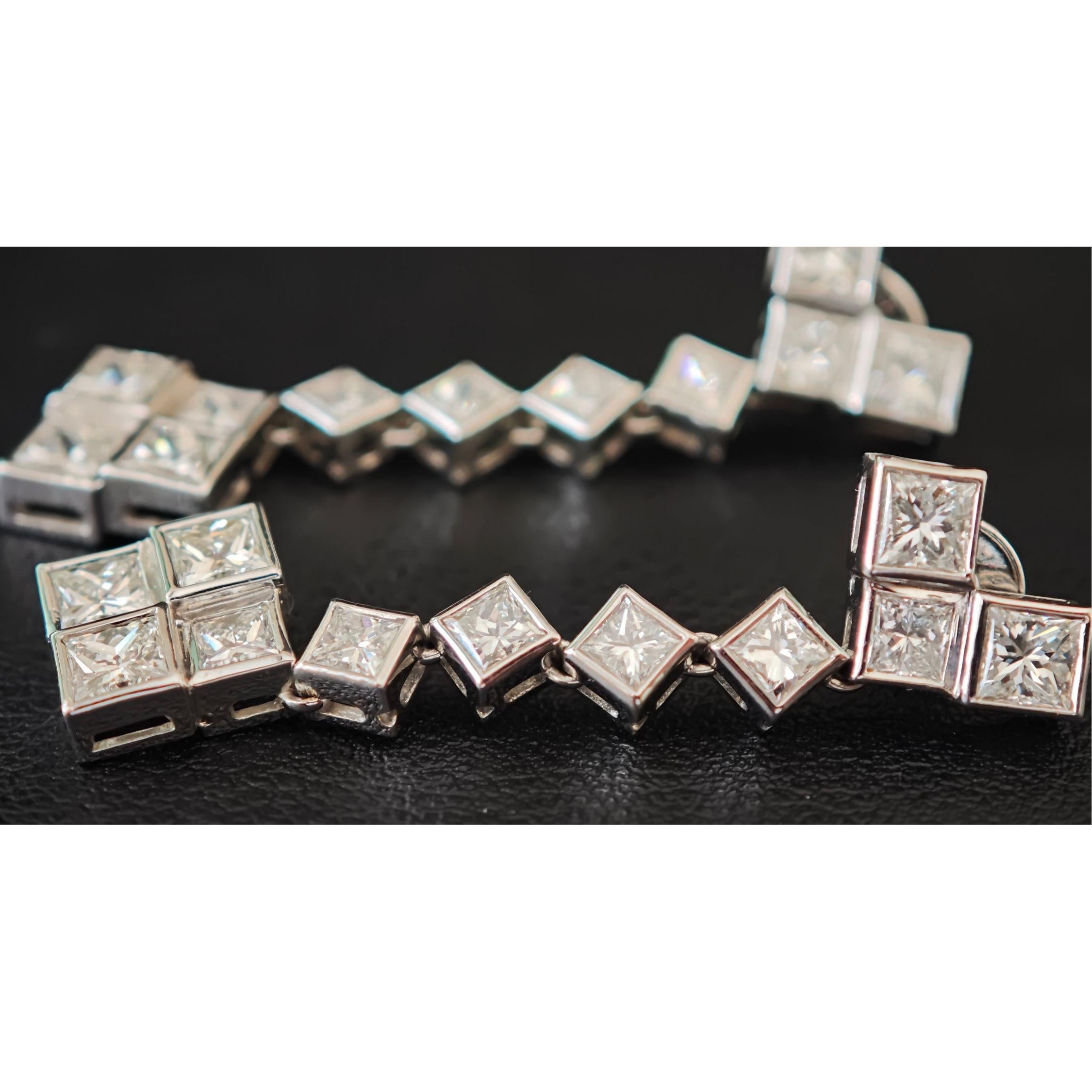 The Princesse Modernity Drop Earings (boucles d'oreilles en forme de goutte d'eau) en vente 2