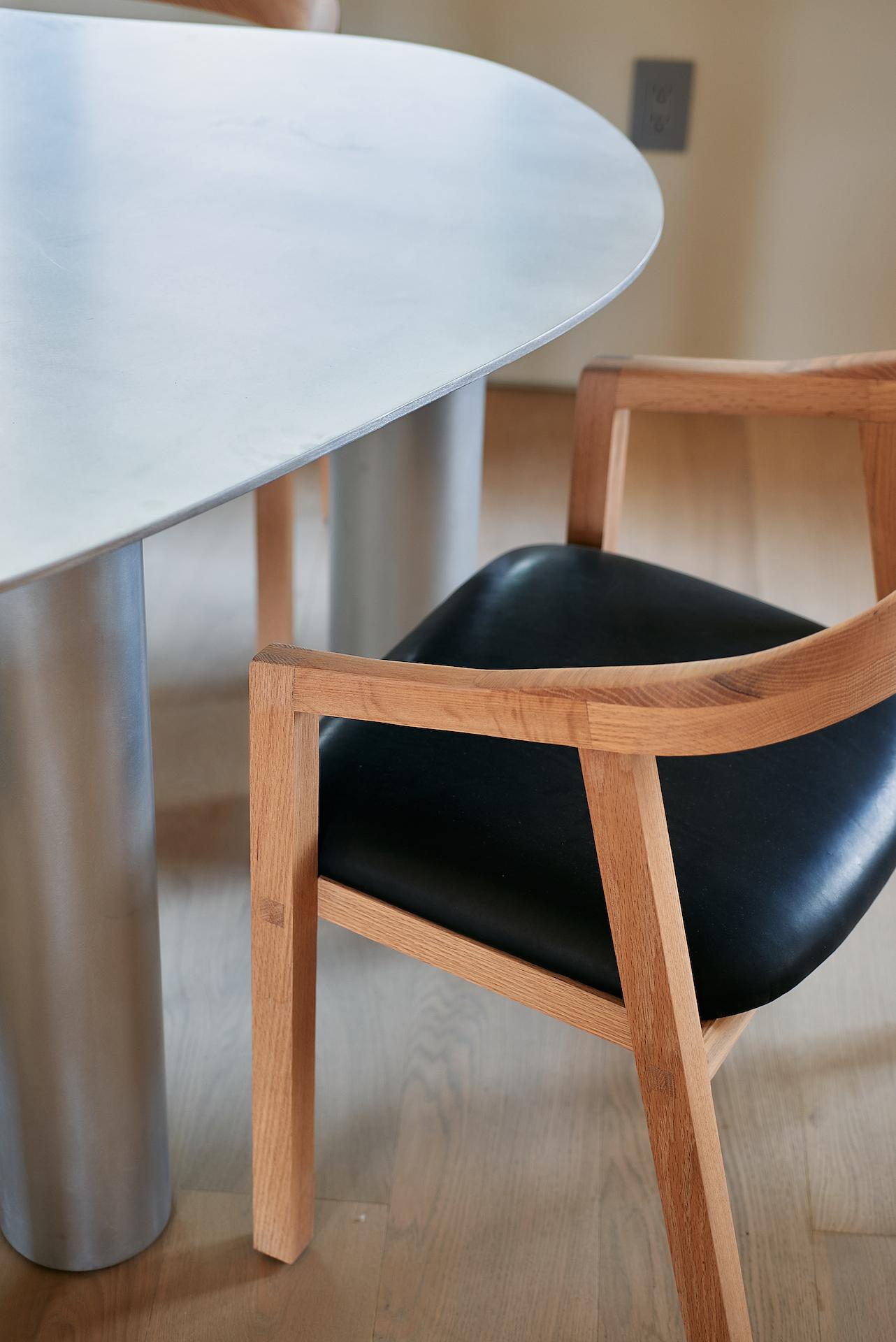 Americano The Puddle Table Collection - Tavolo in alluminio ad altezza pranzo con gambe a cilindro in vendita