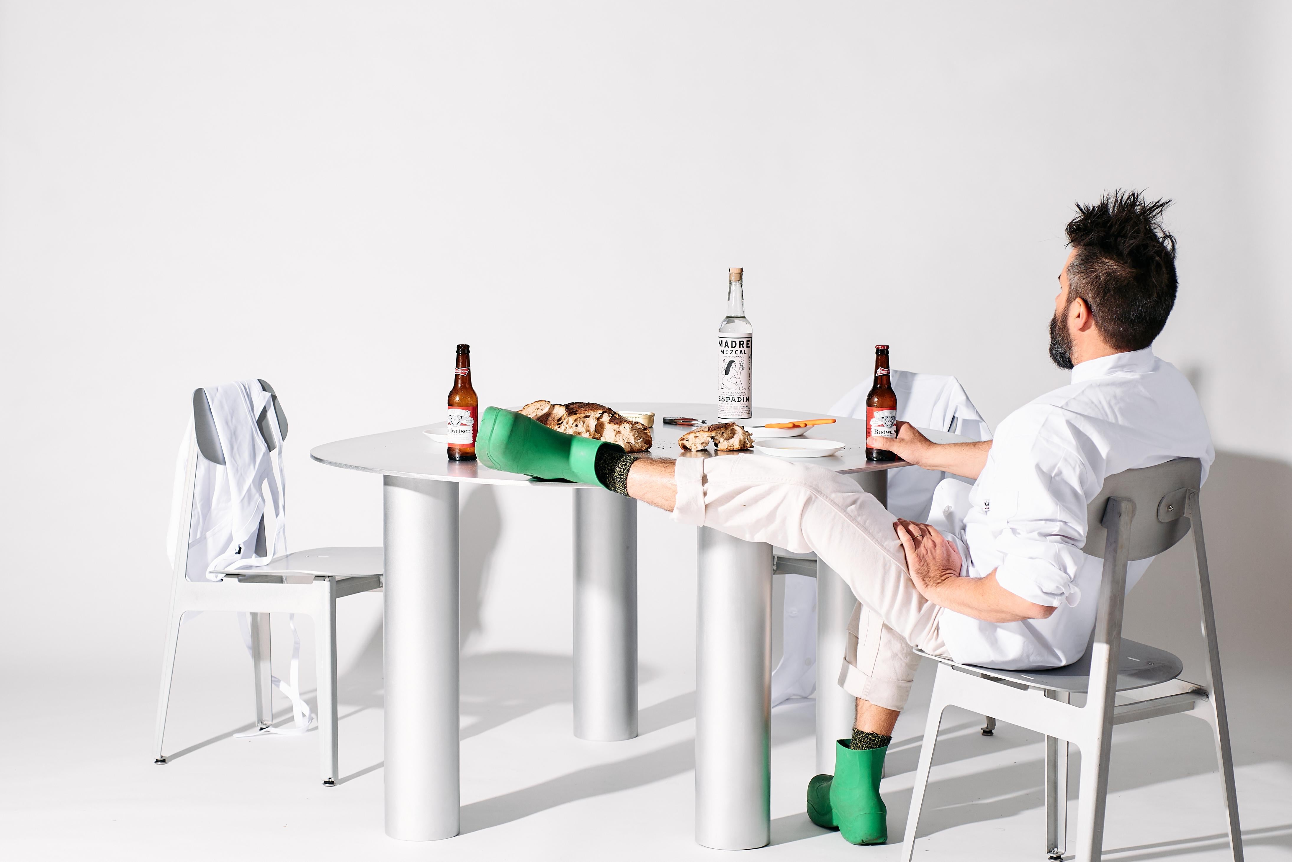 The Puddle Table Collection - Tavolo in alluminio ad altezza pranzo con gambe a cilindro in vendita 3