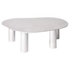 Collection Puddle - Grande table basse en aluminium avec pieds cylindriques