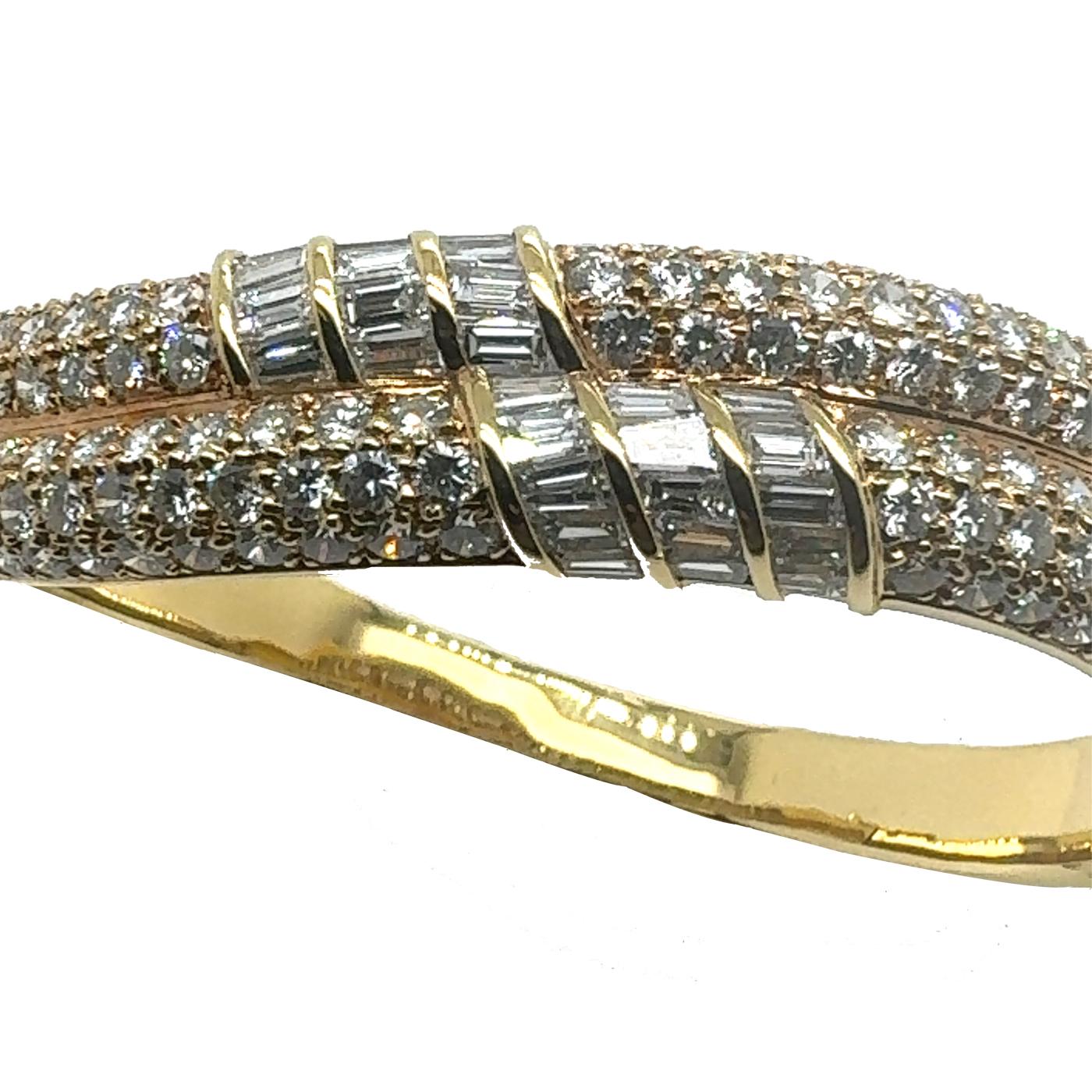 The Radiant Elegance Diamond Bangle In Excellent Condition For Sale In Duluth, US