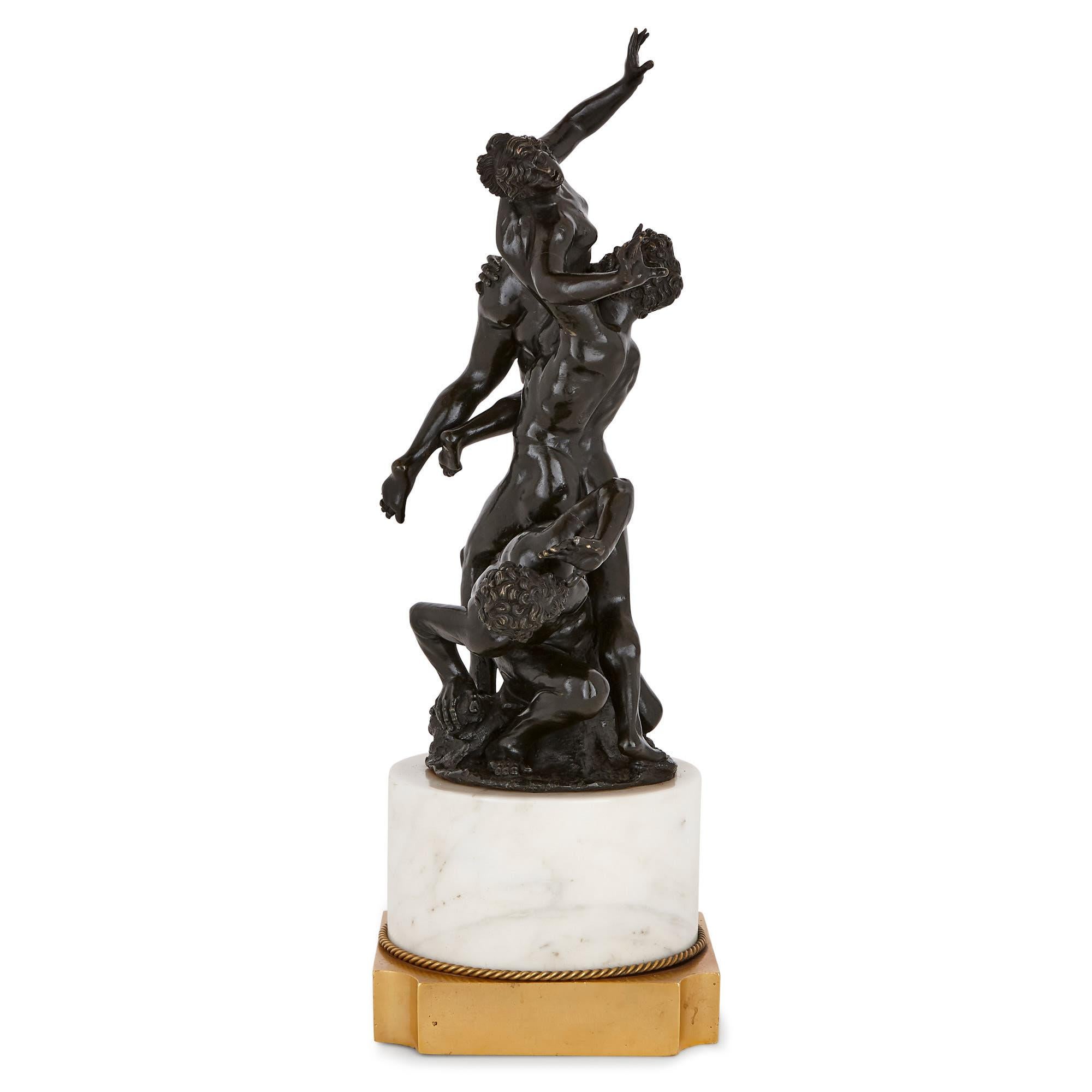 Cette fascinante sculpture en bronze à petite échelle représente 