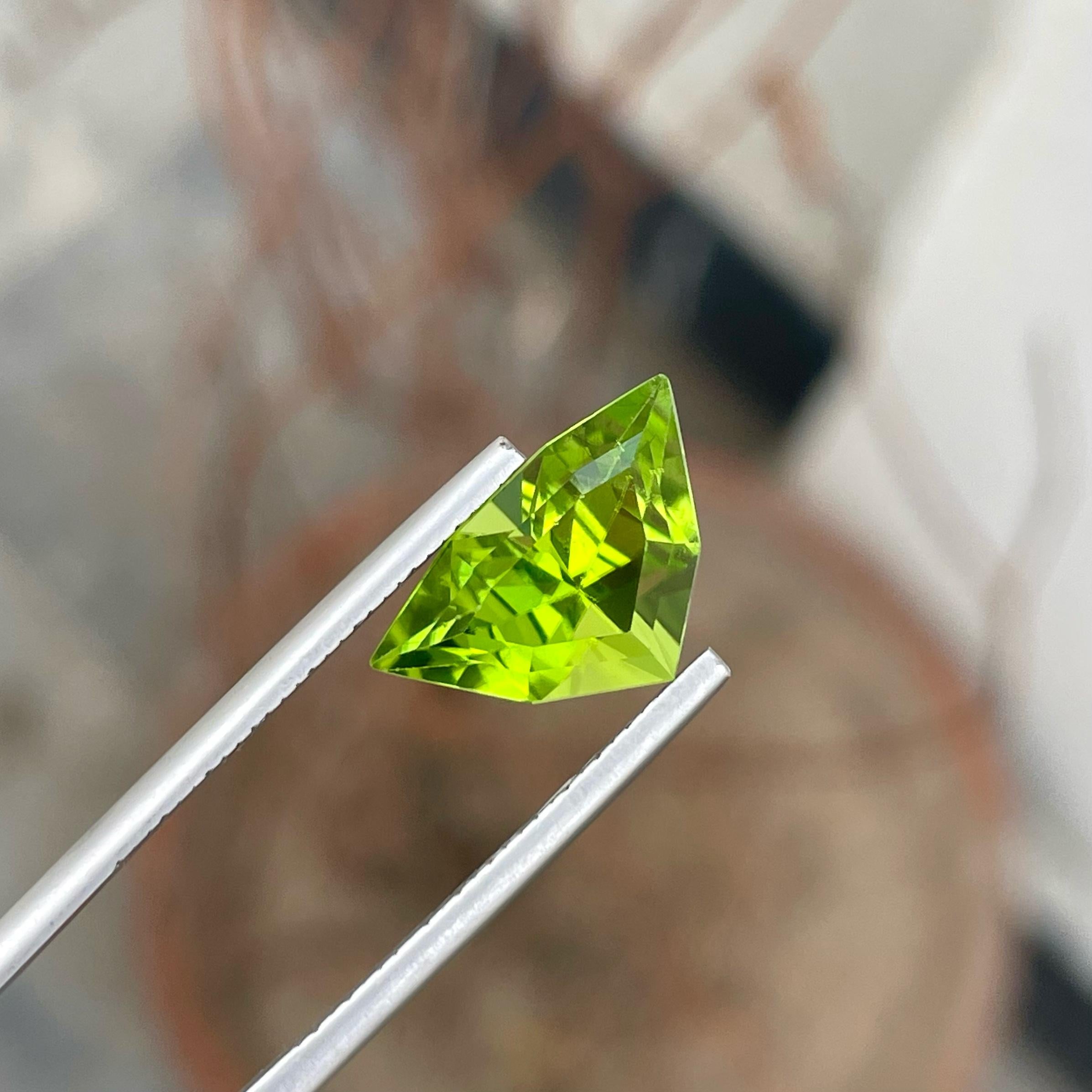 Weight 4.65 carats 
Dimensions 14.9x9.4x7.2mm
Treatment none 
Origin Pakistan 
Clarity eye clean 
Shape Triangular 
Cut Trillion 


Whether you're looking for a stunning piece of jewelry to add to your collection or seeking a powerful healing stone
