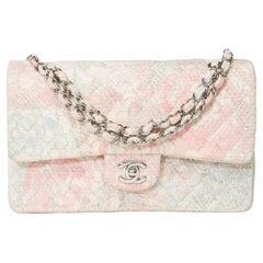 Seltene Camelia Limited Edition Chanel Timeless Medium Umhängetasche aus Tweed, SHW