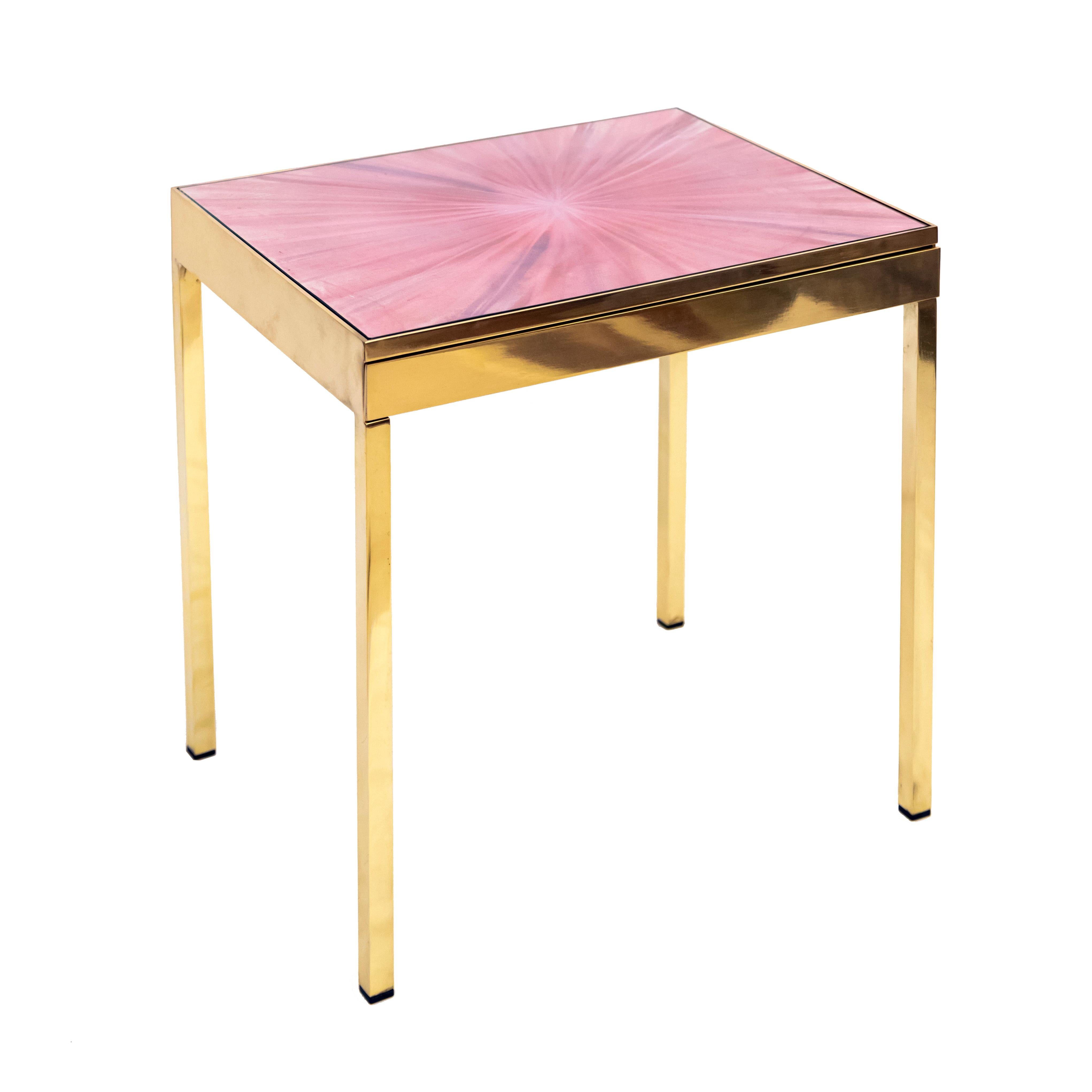 Each table is a unique piece with a hand painted top by Allegra Hicks.
Drawer dimension: W 44.7 x D 37cm x H 4cm.