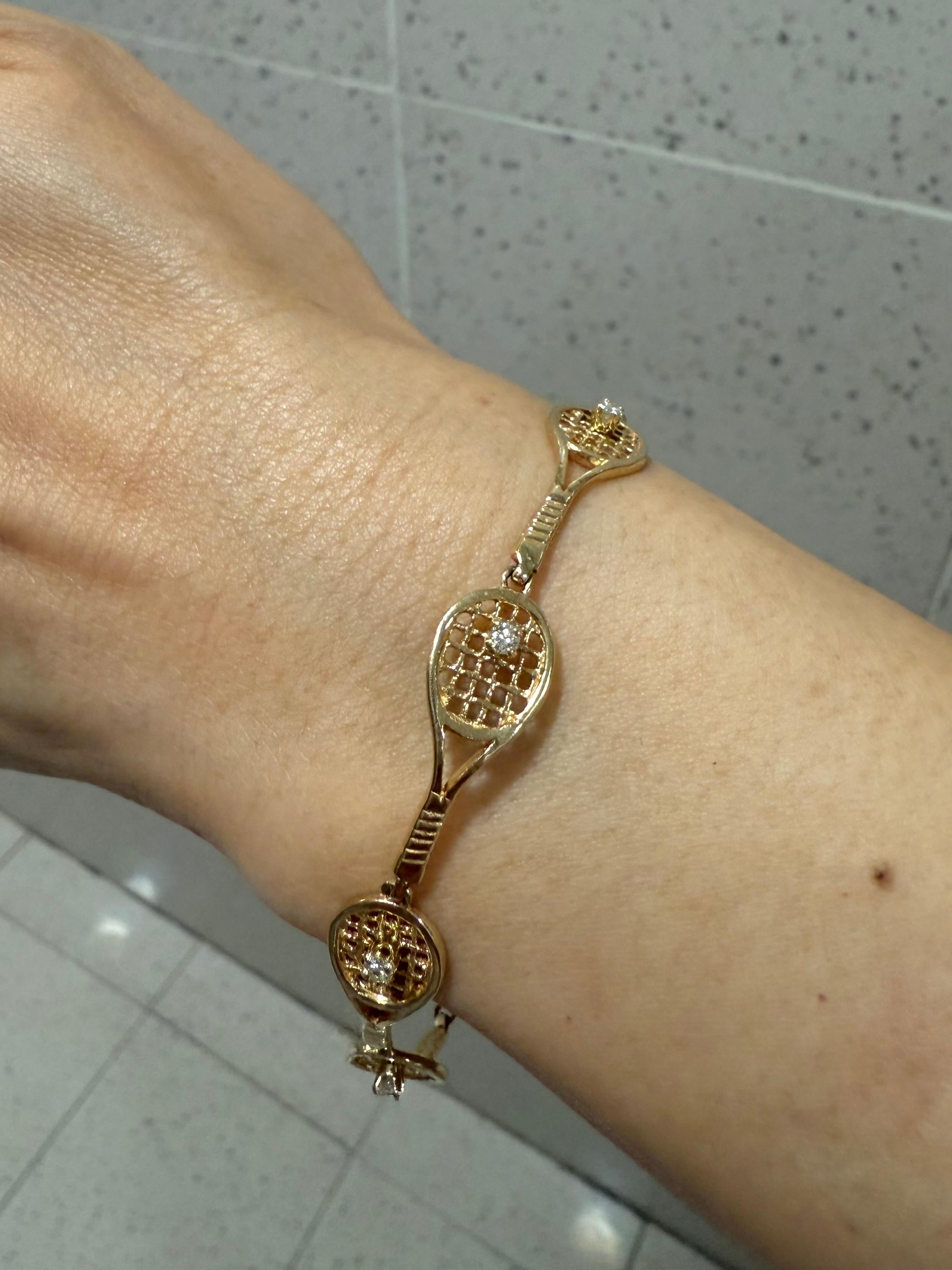 Le véritable bracelet tennis avec diamants Confortable. Or jaune massif. en vente 7