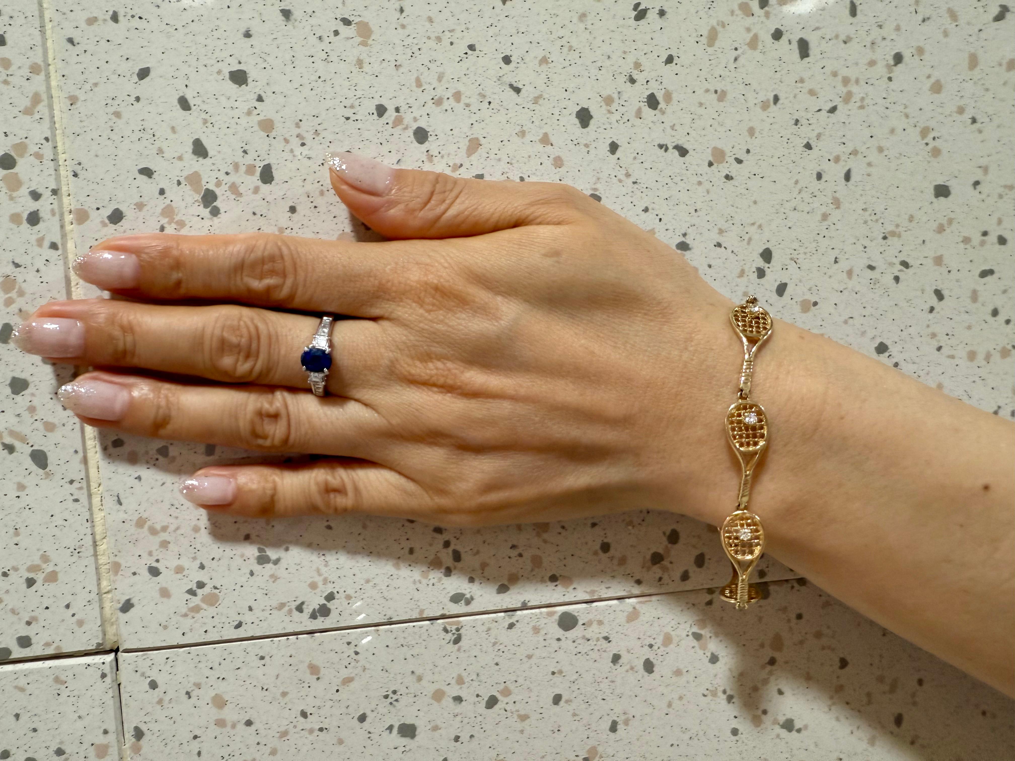 Le véritable bracelet tennis avec diamants Confortable. Or jaune massif. en vente 9