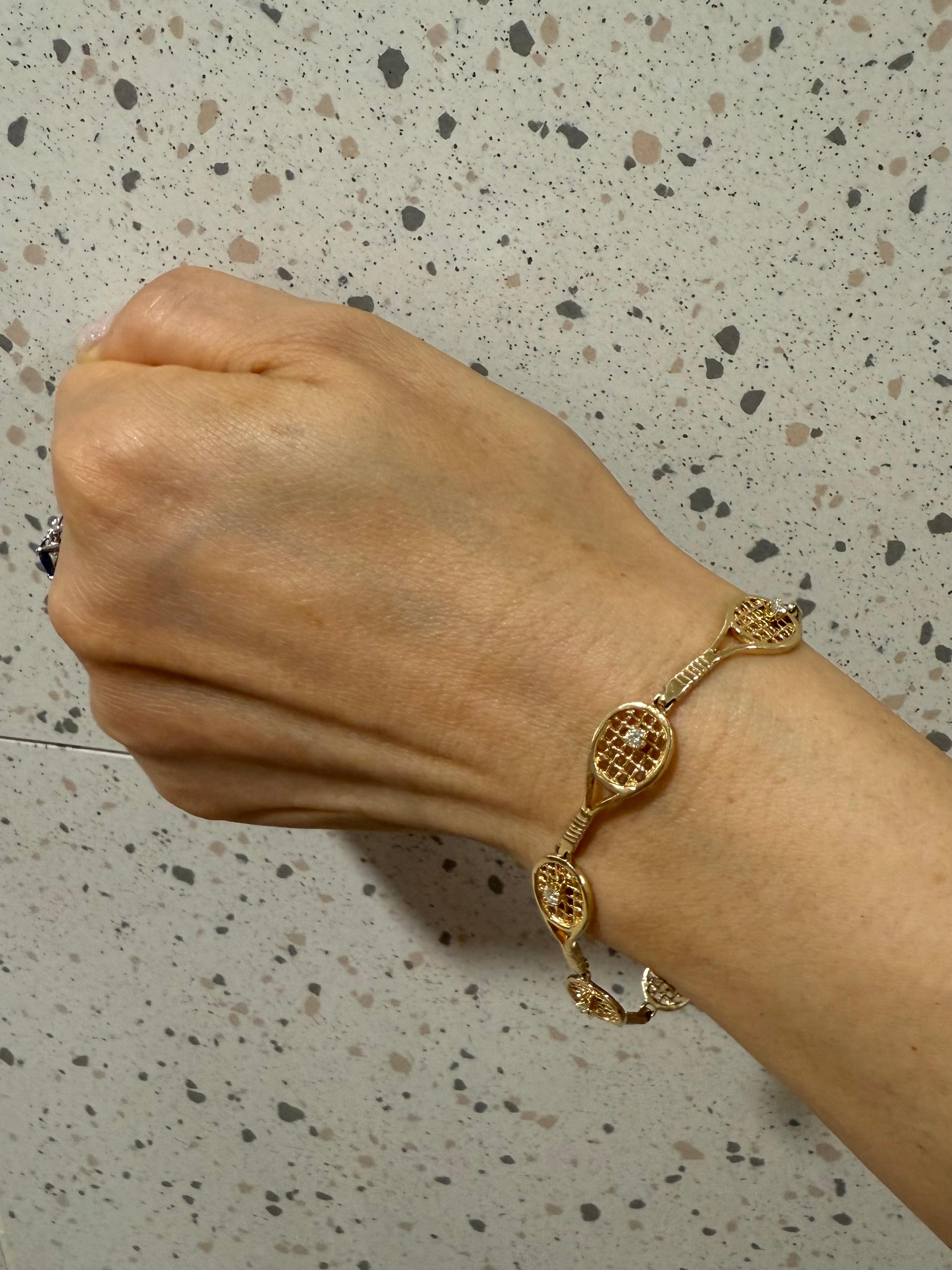 Le véritable bracelet tennis avec diamants Confortable. Or jaune massif. en vente 11