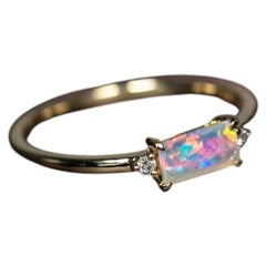 „The Rectangle“ – Verlobungsring aus australischem Massivopal und Diamanten, 14-karätiges Gelbgold