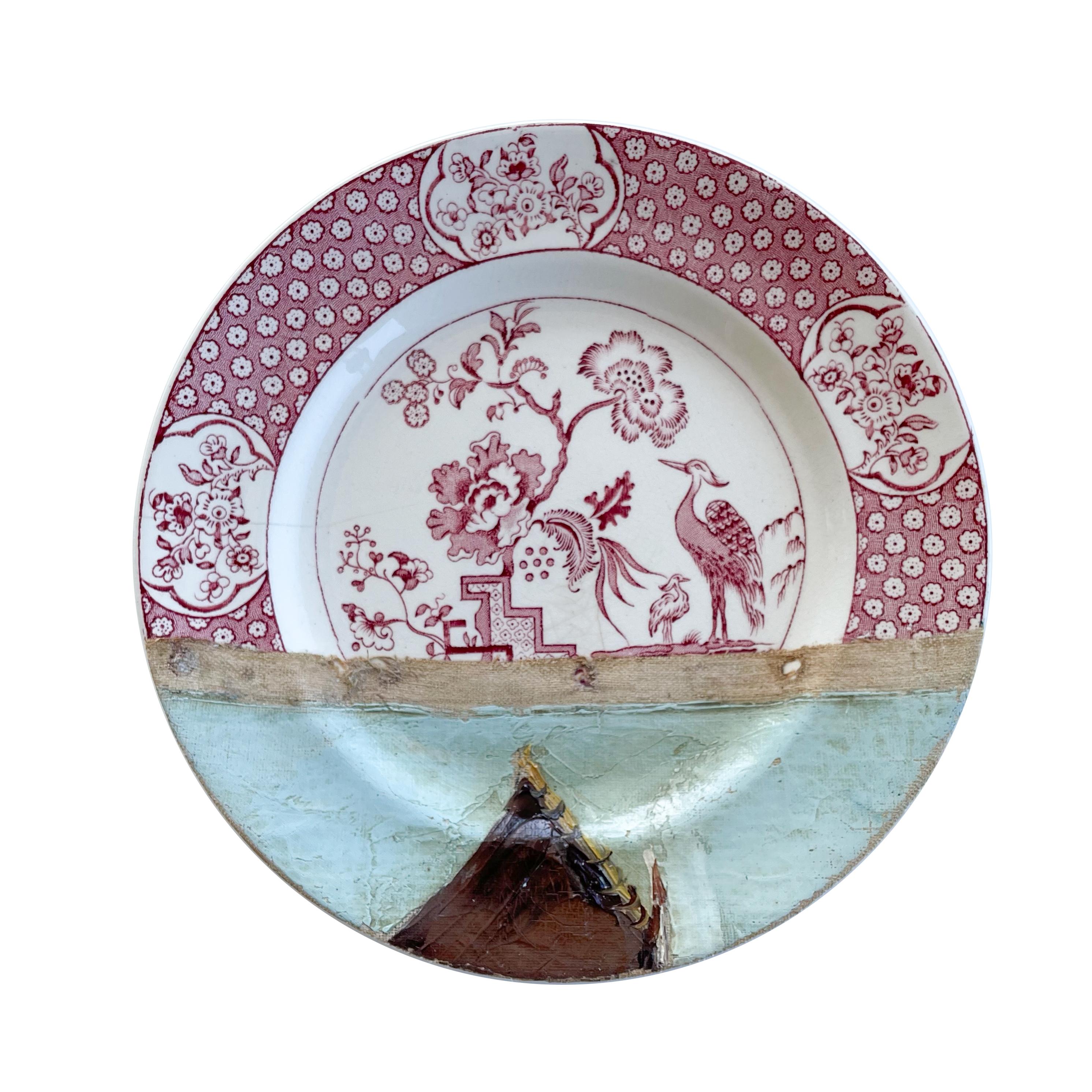 The Red Sail consists of 7 plates - among which four rarer red & white transferware plates - combined with a painting of sailboats off the coast with a village in the background.

This artwork belongs to our 