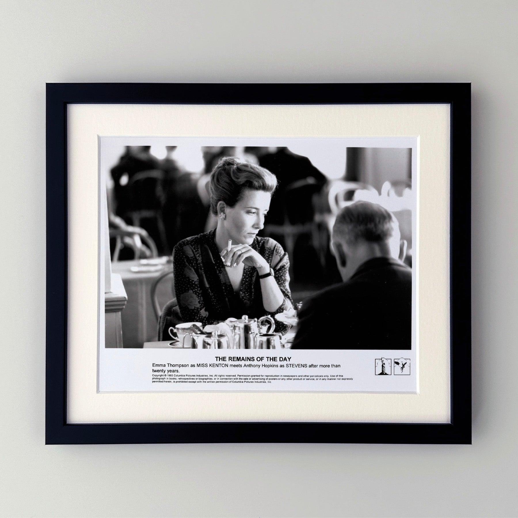 Original 8x10 Zoll Publicity Film Still für The Remains of the Day (1993) mit Anthony Hopkins und Emma Thompson in den Hauptrollen.

Werbefotos (Film/Produktion) wurden erstellt, um die Studios bei der Werbung für ihre neuen Filme zu unterstützen.
