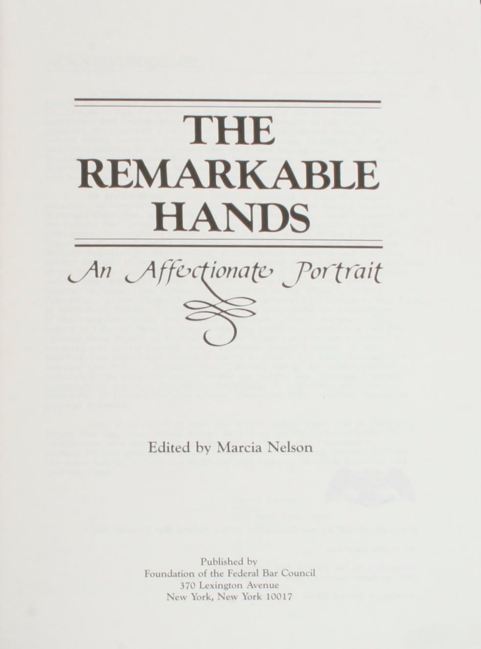 Les Mains Remarquables, Un Portrait Affectueux. New York : Fondation du Conseil fédéral des barreaux, 1983. Édition limitée, couverture rigide avec jaquette en glassine. 199 pages. Une biographie rare des cousins Augustus et Learned Hand qui ont