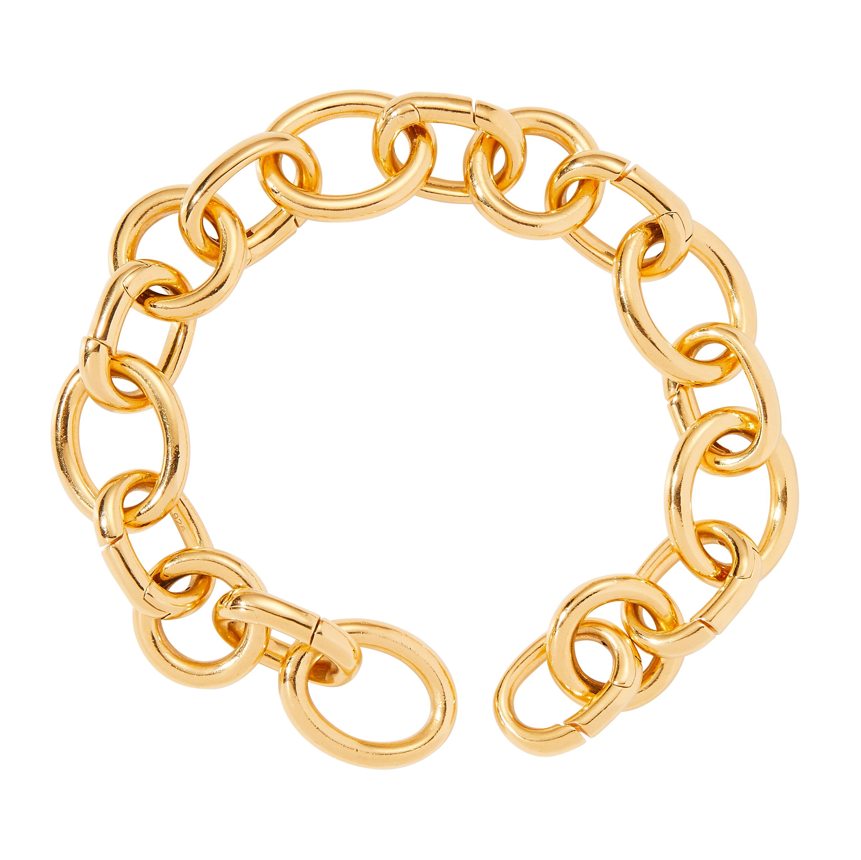 Inspirada en el renacimiento del romance La Pulsera Romance Renacimiento refleja el collar a juego. El intrincado detalle de la pulsera refleja la elegancia y el prestigio sinónimos de la herencia italiana. Esta pieza atemporal presenta un diseño
