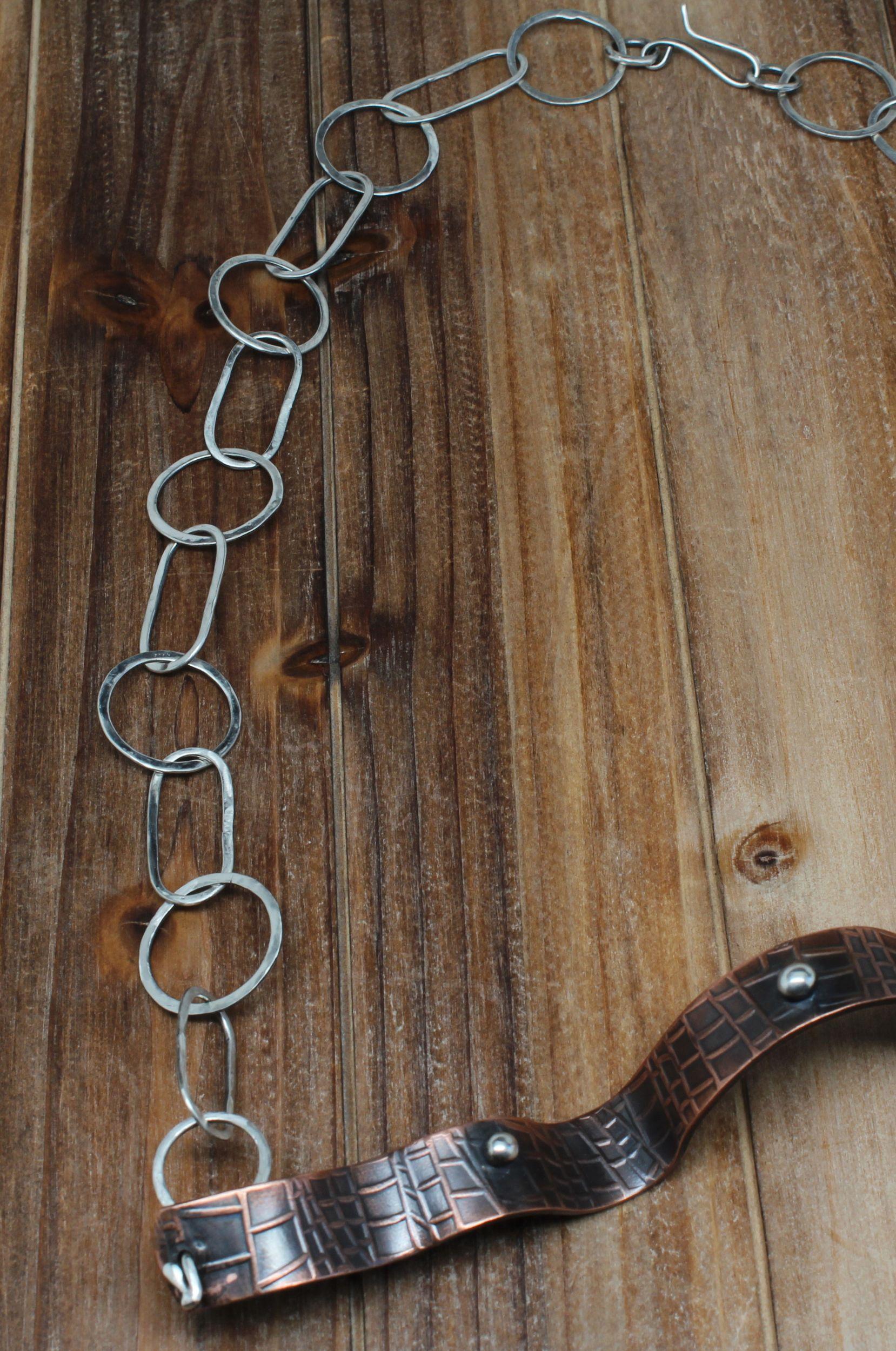 Collana in metallo misto rame e argento con effetto a catena In condizioni Nuovo in vendita a Cincinnati, OH