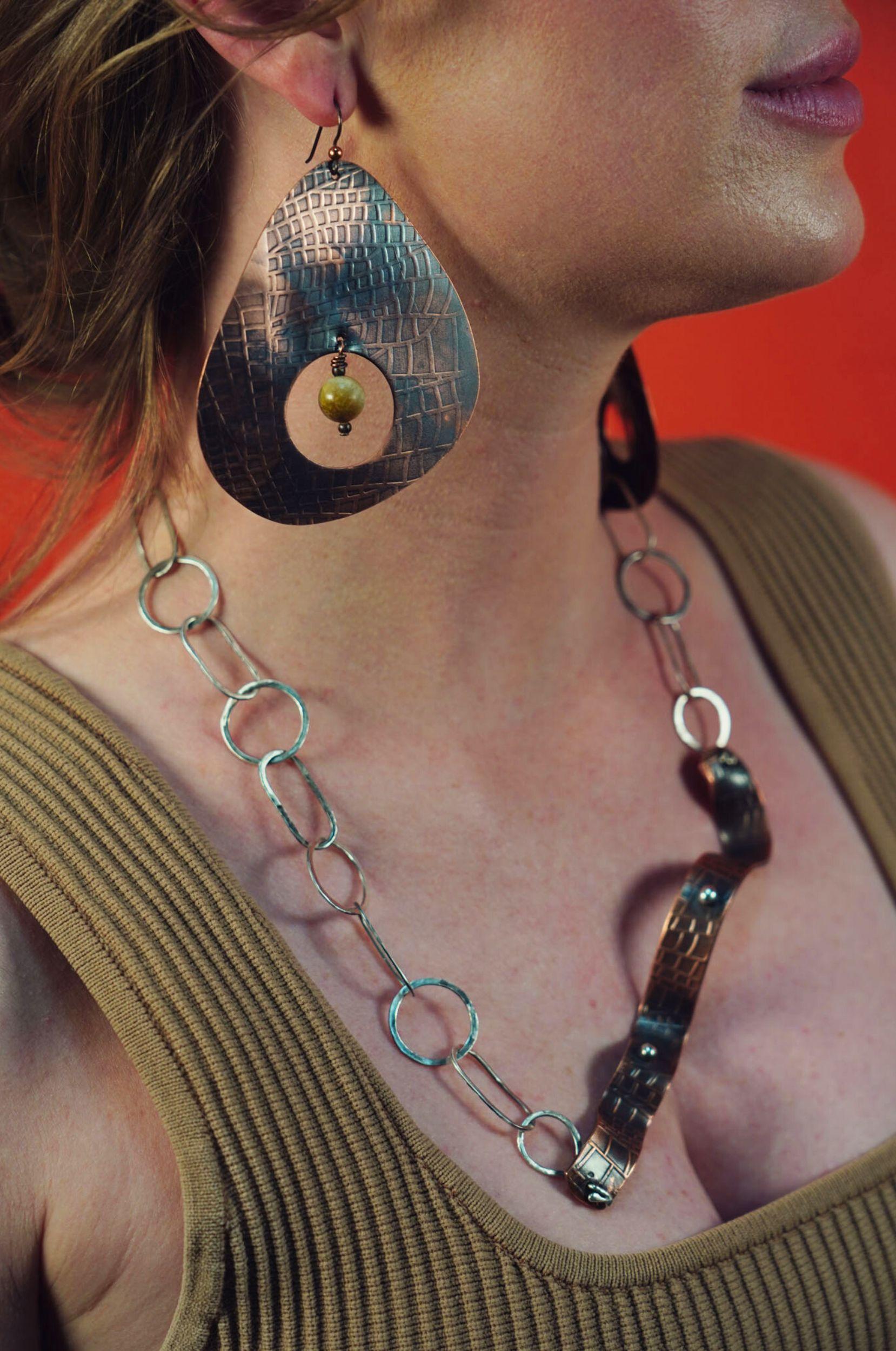 Collana in metallo misto rame e argento con effetto a catena in vendita 4