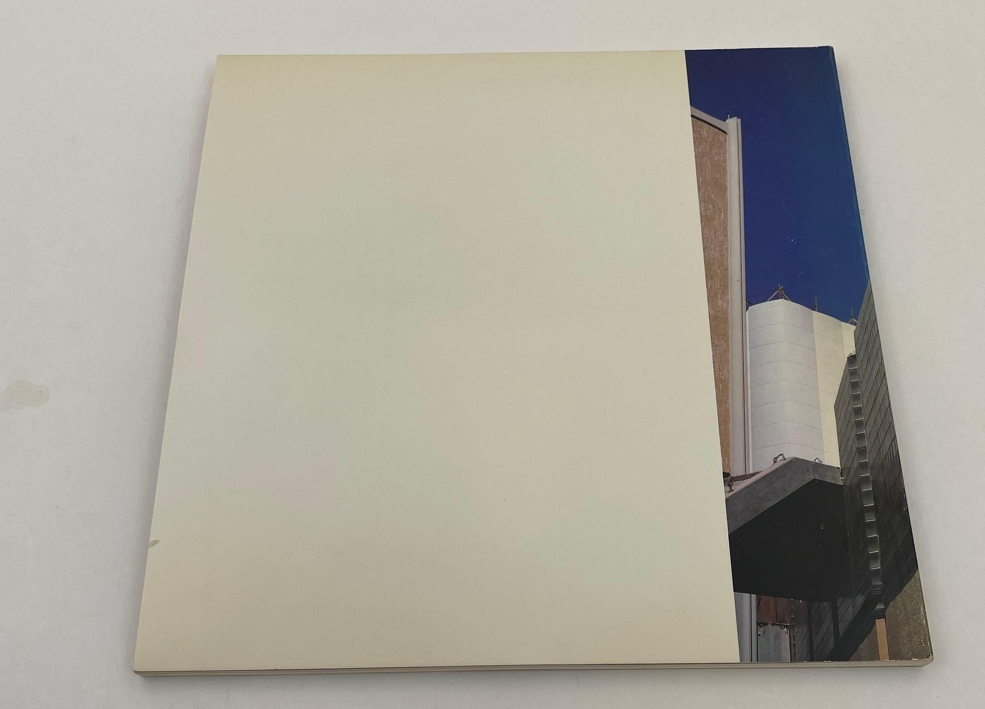 Mid-Century Modern The Robert O. Anderson Building Paperback 1986 édition anglaise en vente