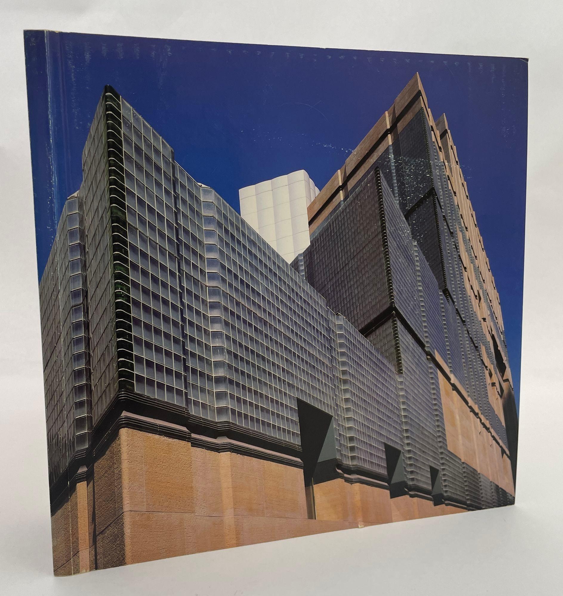 Américain The Robert O. Anderson Building Paperback 1986 édition anglaise en vente