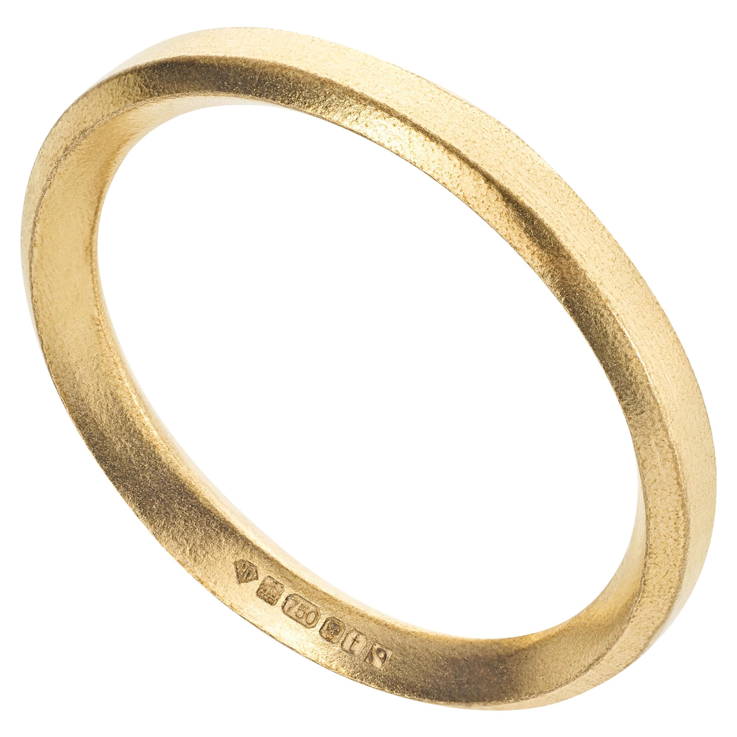 Ring mit Berghound-Profil aus 18 Karat Gelbgold mit Fairtrade-Gold