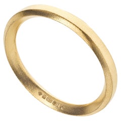 Ring mit Berghound-Profil aus 18 Karat Gelbgold mit Fairtrade-Gold