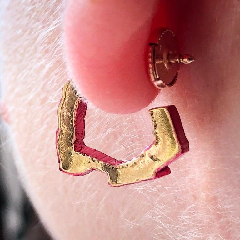 RockStars Trigonal Hoop Earrings in 18 Carat White Fairtrade Gold In New Condition For Sale In London, GB