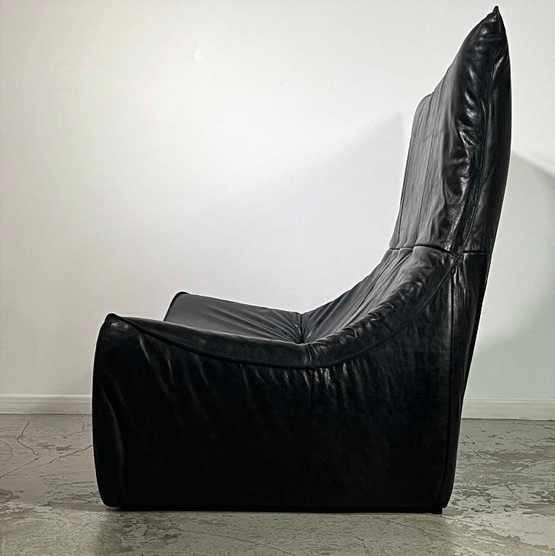 Gerard van den Berg created The Rock sofa in the 70s. Produced by the Montis company he founded with his brother Ton in 1947. This entity enabled him to realize his desire to breathe new life into Dutch design, an idea he had been nurturing since