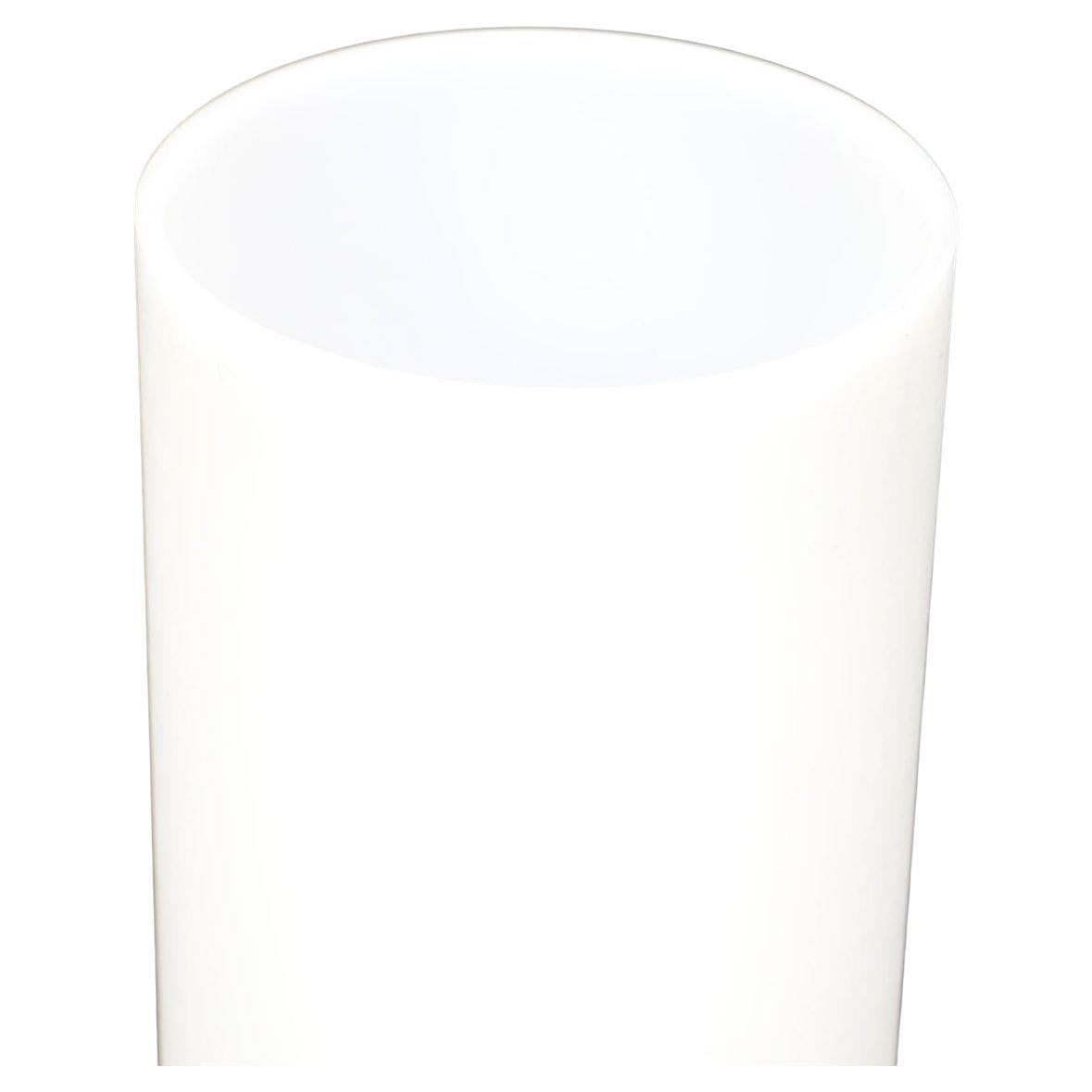 The Rocket table lamp by Uno & Osten Kristiansson for Luxus is a distinctive example of Scandinavian design. Its slender silhouette, inspired by the shape of a rocket, rests on a tripod oak base, giving this piece a warm character. The perspex shade