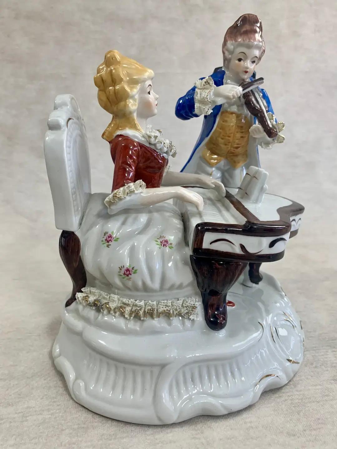 Romantische Duet-Porzellanfigur im Angebot 1