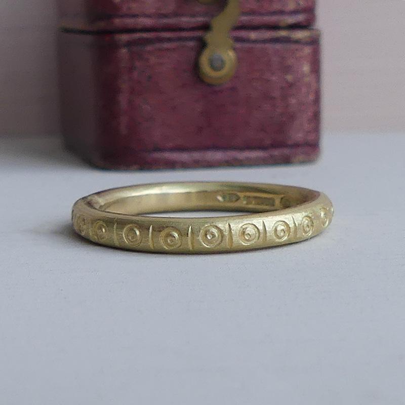 The Romy Ethical Wedding Band 18ct Fairmined Gold Hand-stamped In New Condition For Sale In London, GB