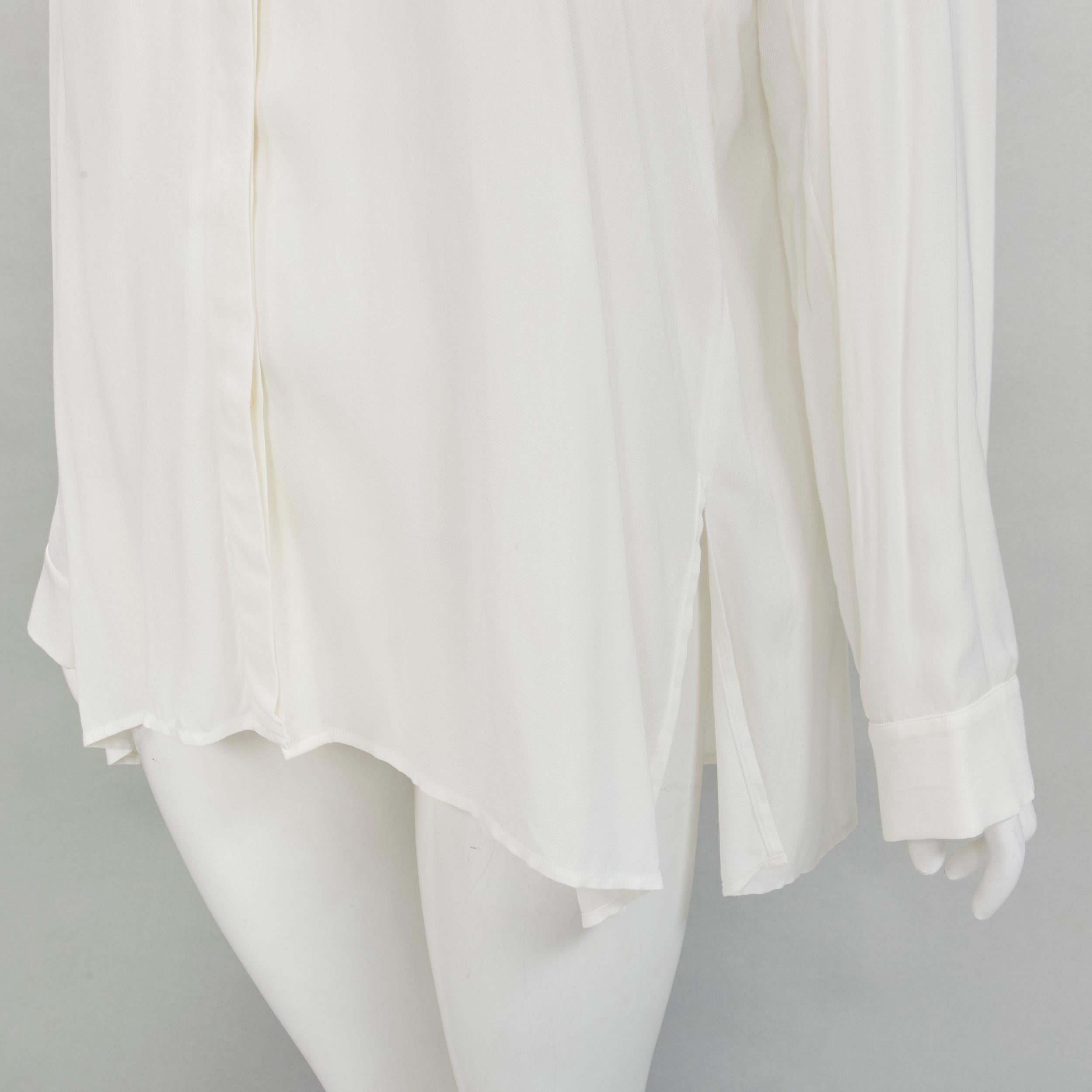 THE ROW 100% viscose white relaxed fit pleated back minimalist shirt S
Brand: The Row
Designer: Mary Kate and Ashley Olsen
Material: Viscose
Color: White
Pattern: Solid
Closure: Button
Extra Detail: Concealed button front. Side slit. Pleated
