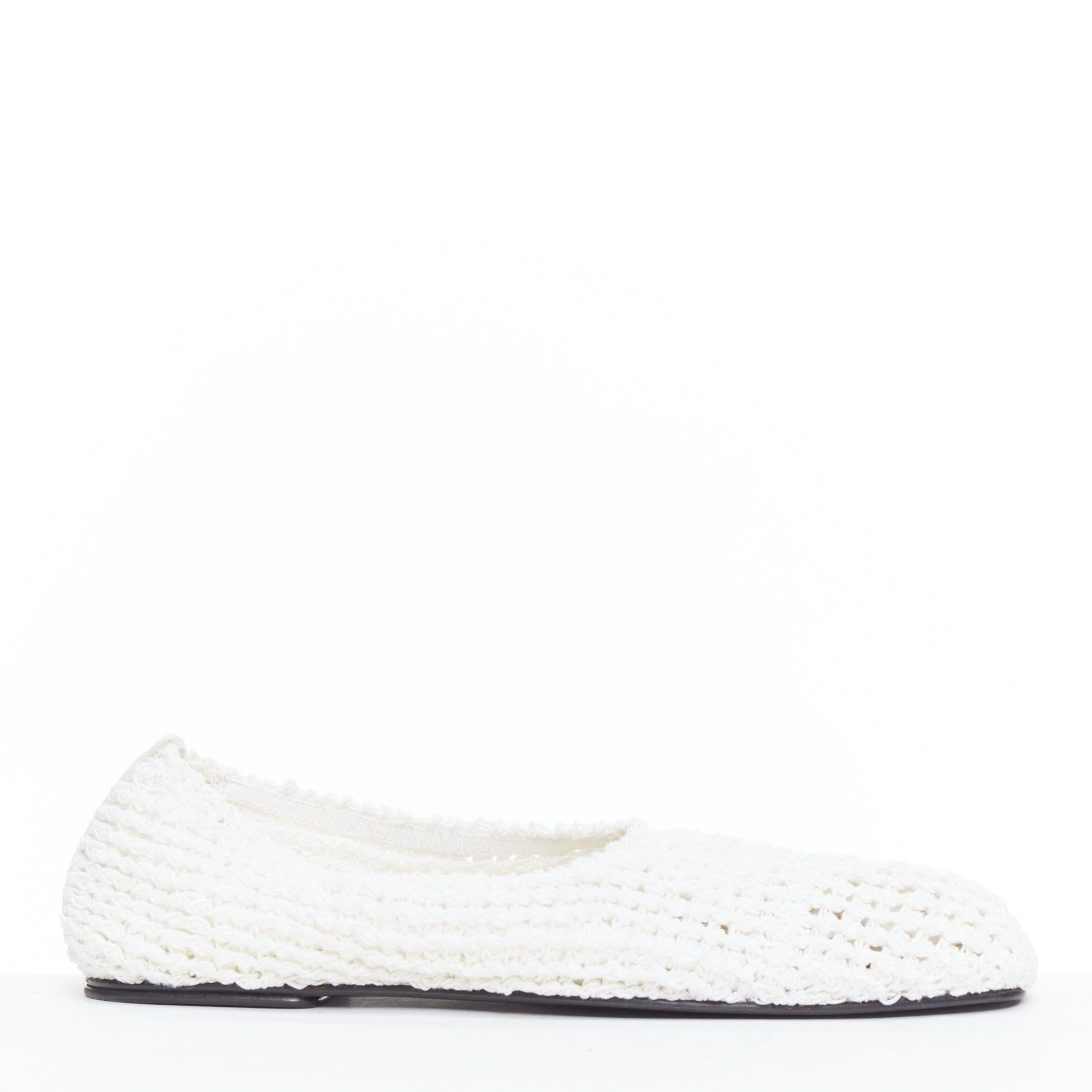 THE ROW 2024 Ballet white crochet fabric trimmed flat shoes EU38
Reference: LNKO/A02528
Brand: The Row
Designer: Mary Kate and Ashley Olsen
Collection: 2024
Material: Fabric
Color: White
Pattern: Solid
Closure: Slip On
Lining: White Leather
Made in:
