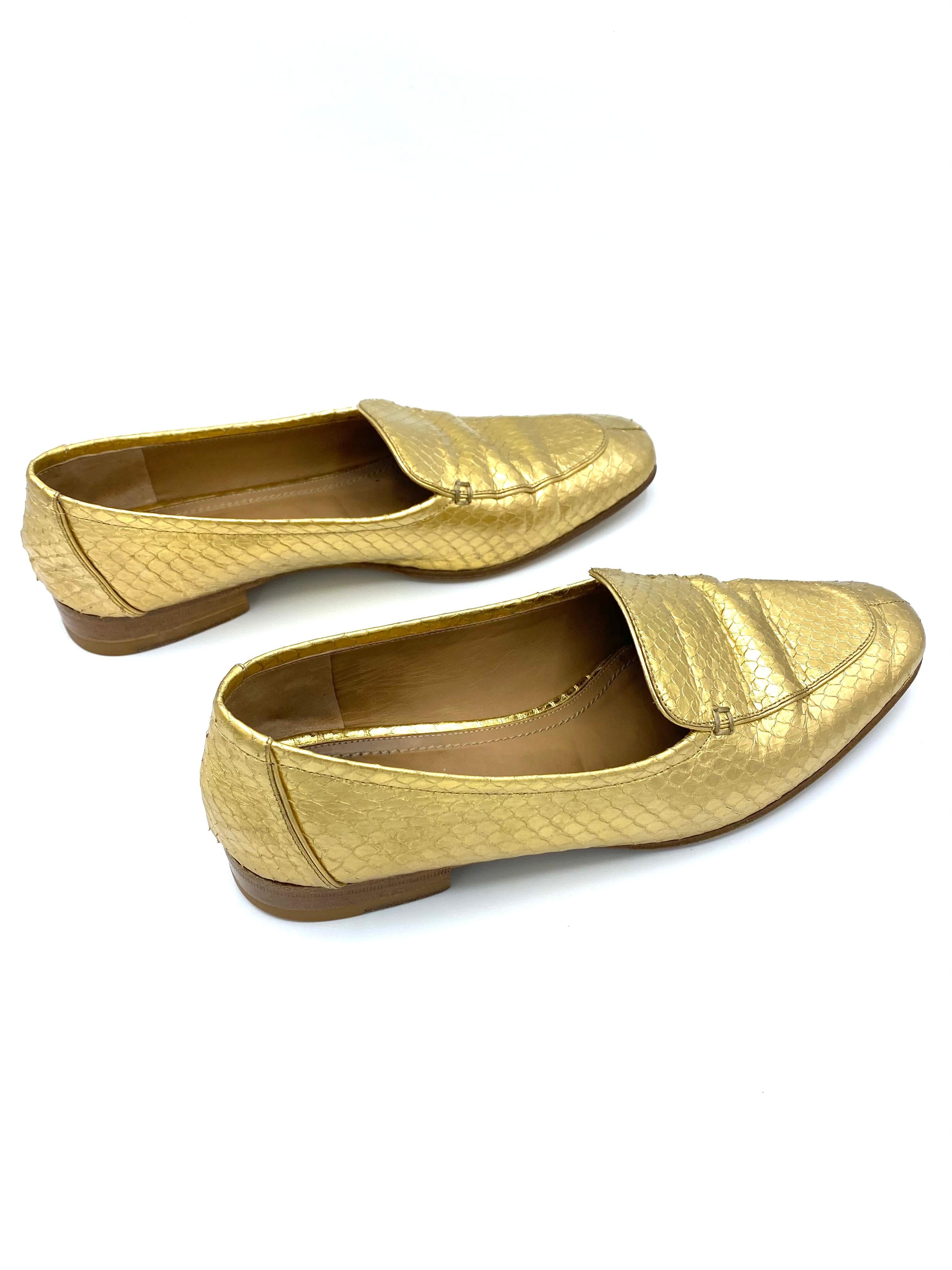 The Row Adam Mocassin Gold Watersnake Flat Shoes Size 39 In Excellent Condition For Sale In Beverly Hills, CA