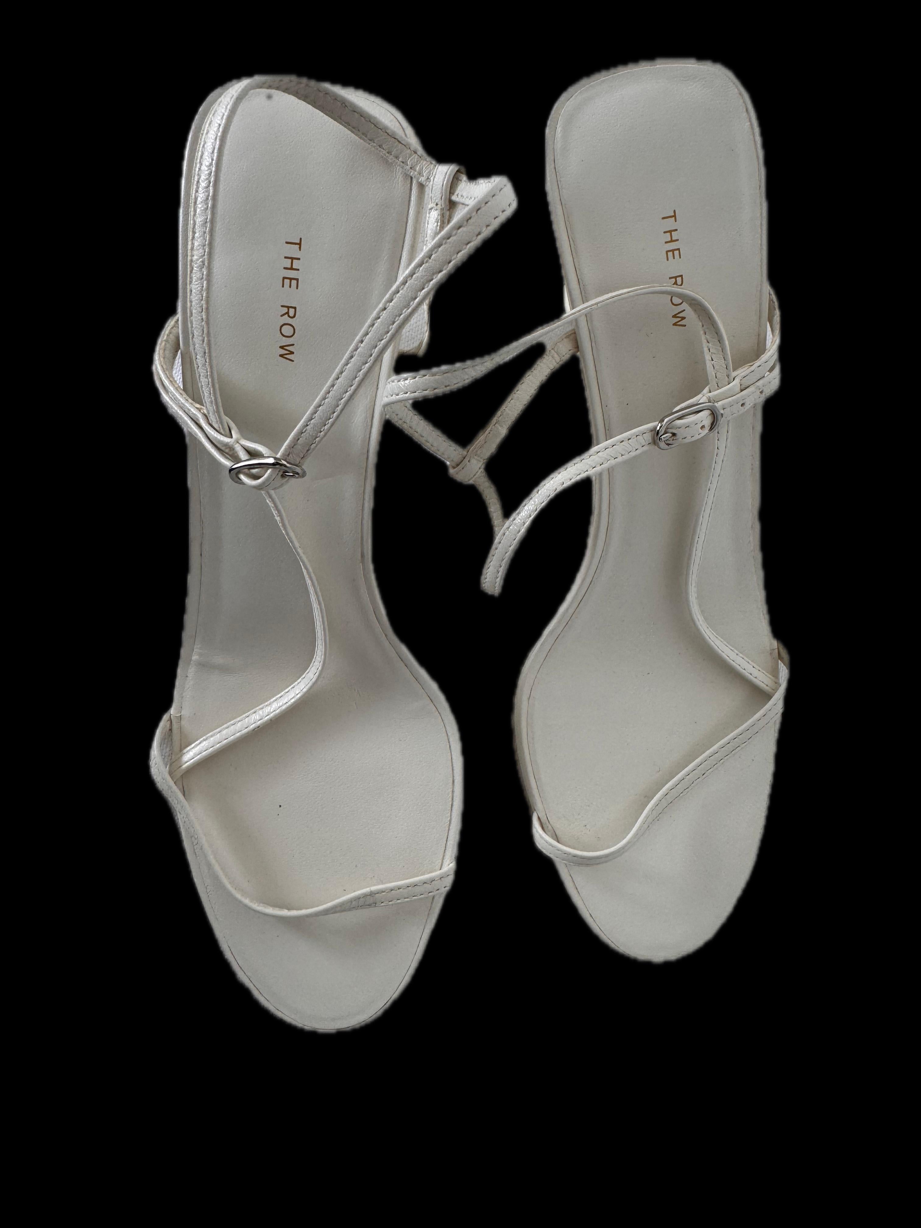 The Row Bare leather heel is not only a favorite among fashion enthusiasts but also a staple in many celebrities' wardrobes. Renowned for its timeless design and impeccable craftsmanship, these heels have garnered a loyal following among the A-list