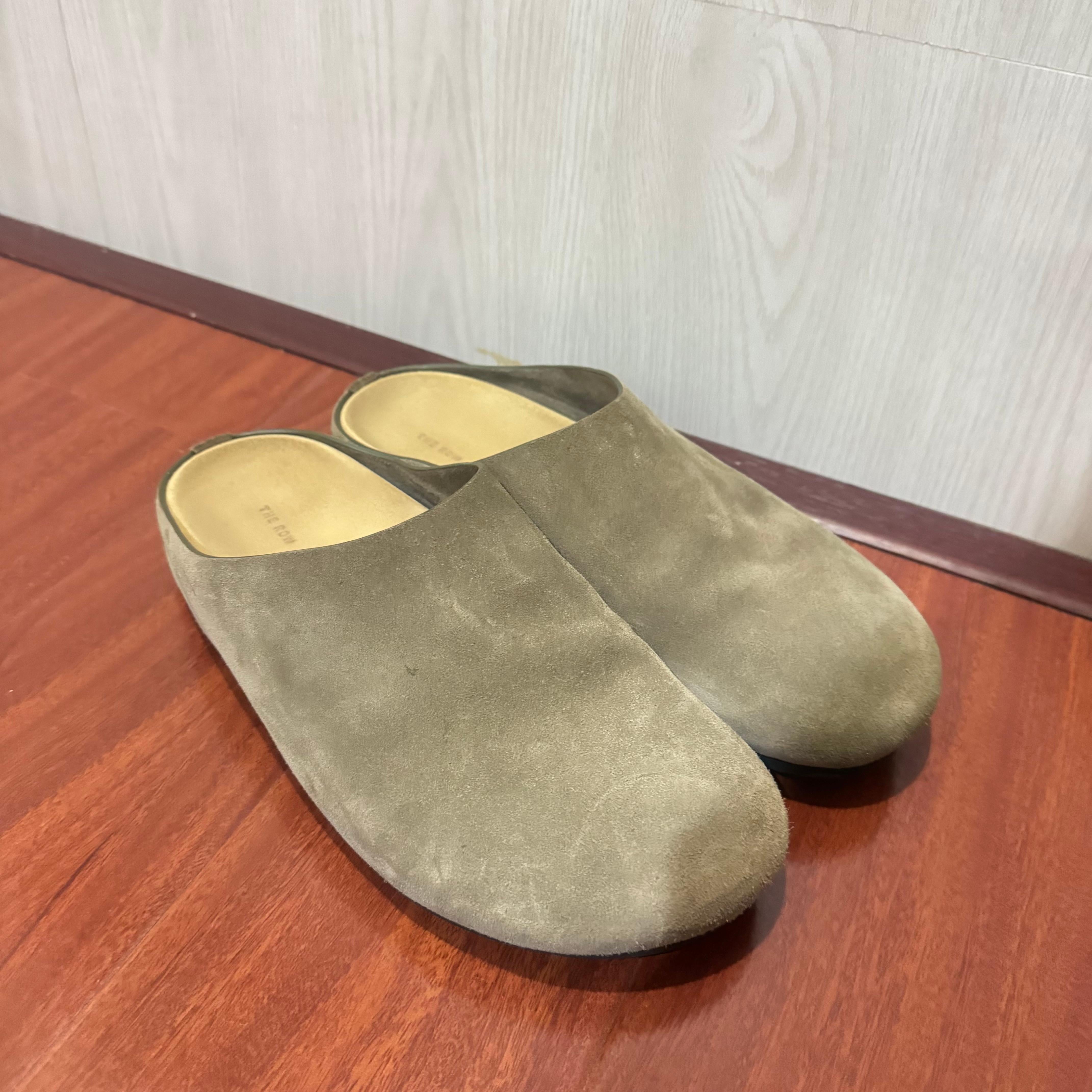 Beige The Row - Mules Hugo en daim beige en vente