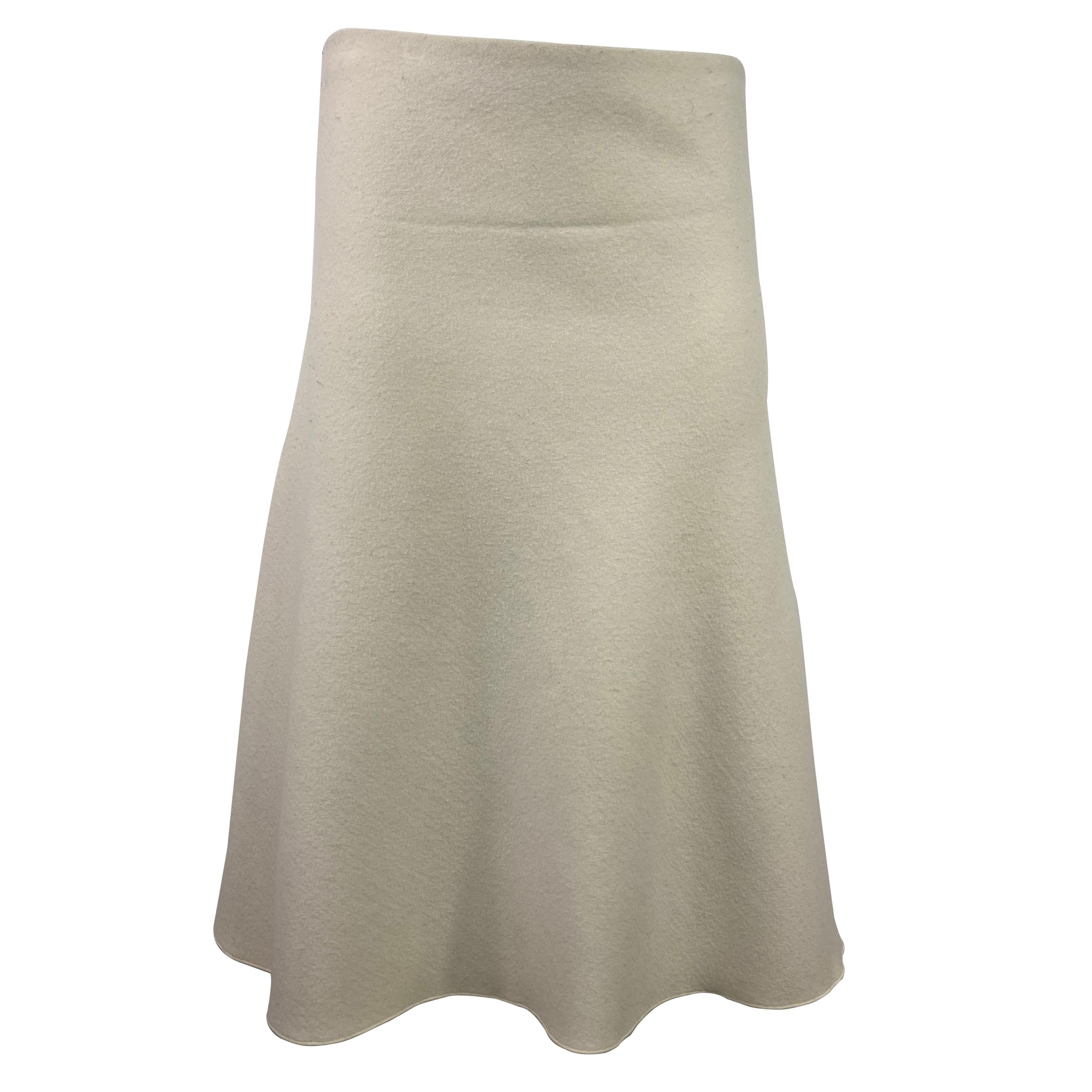 The Row jupe évasée en laine beige, taille 4  en vente