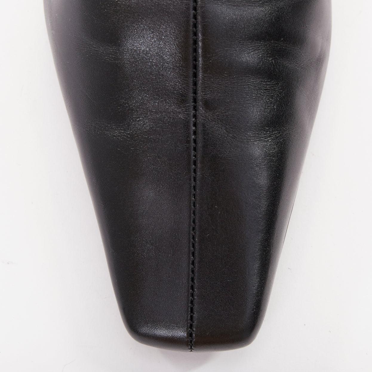 THE ROW Bette schwarzes Leder quadratische Zehen kniehohe flache Stiefel EU37.5 im Angebot 1