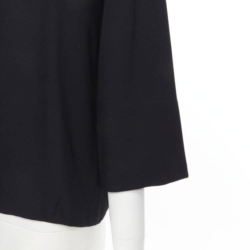 THE ROW black acetate viscose crepe V-neck 3/4 wide sleeve top US0 XS
Reference: MELK/A00149
Brand: The Row
Designer: Mary Kate and Ashley Olsen
Material: Acetate, Viscose
Color: Black
Pattern: Solid
Extra Details: Wide sleeve.
Made in: United