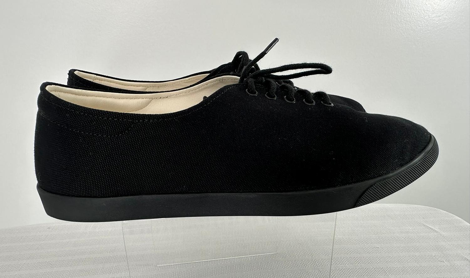 Donna The Row - Scarpe da ginnastica in tela nera e pelle bianca con lacci 37 in vendita