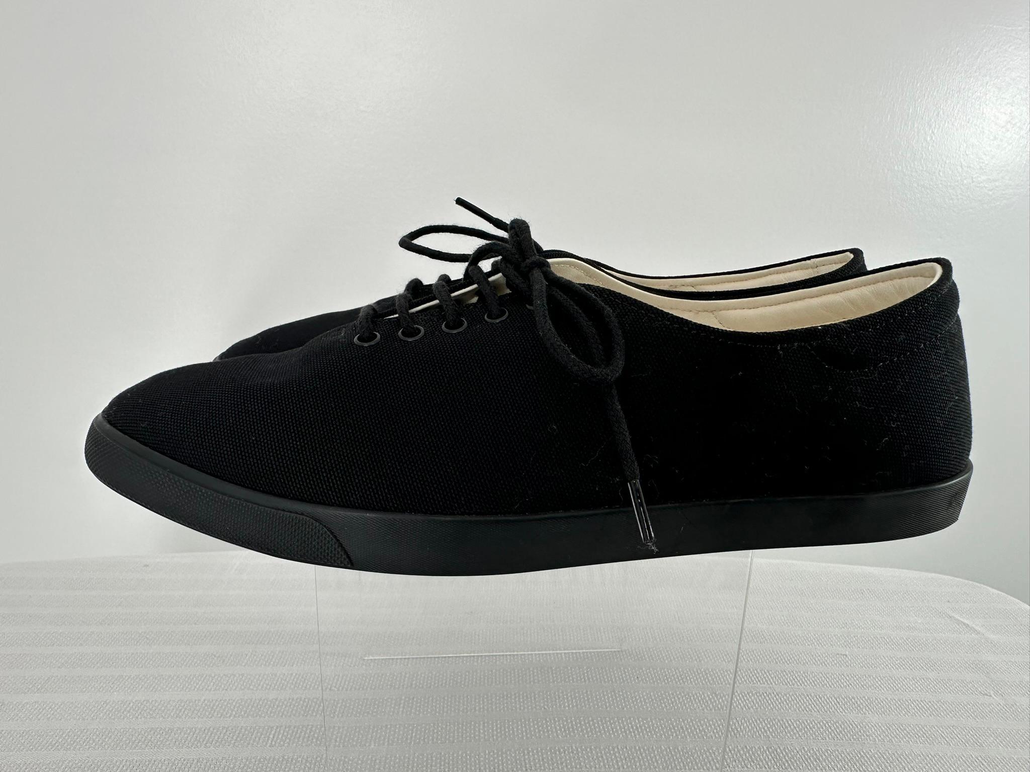 The Row - Scarpe da ginnastica in tela nera e pelle bianca con lacci 37 in vendita 2