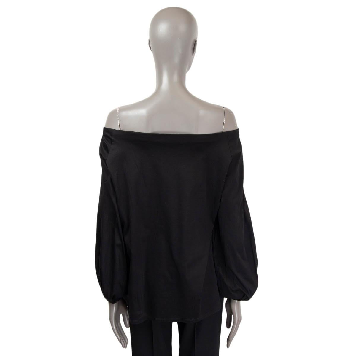 THE ROW black cotton PEPPER OVERSIZED OFF SHOULDER 3/4 Sleeve Blouse Shirt S In Excellent Condition For Sale In Zürich, CH