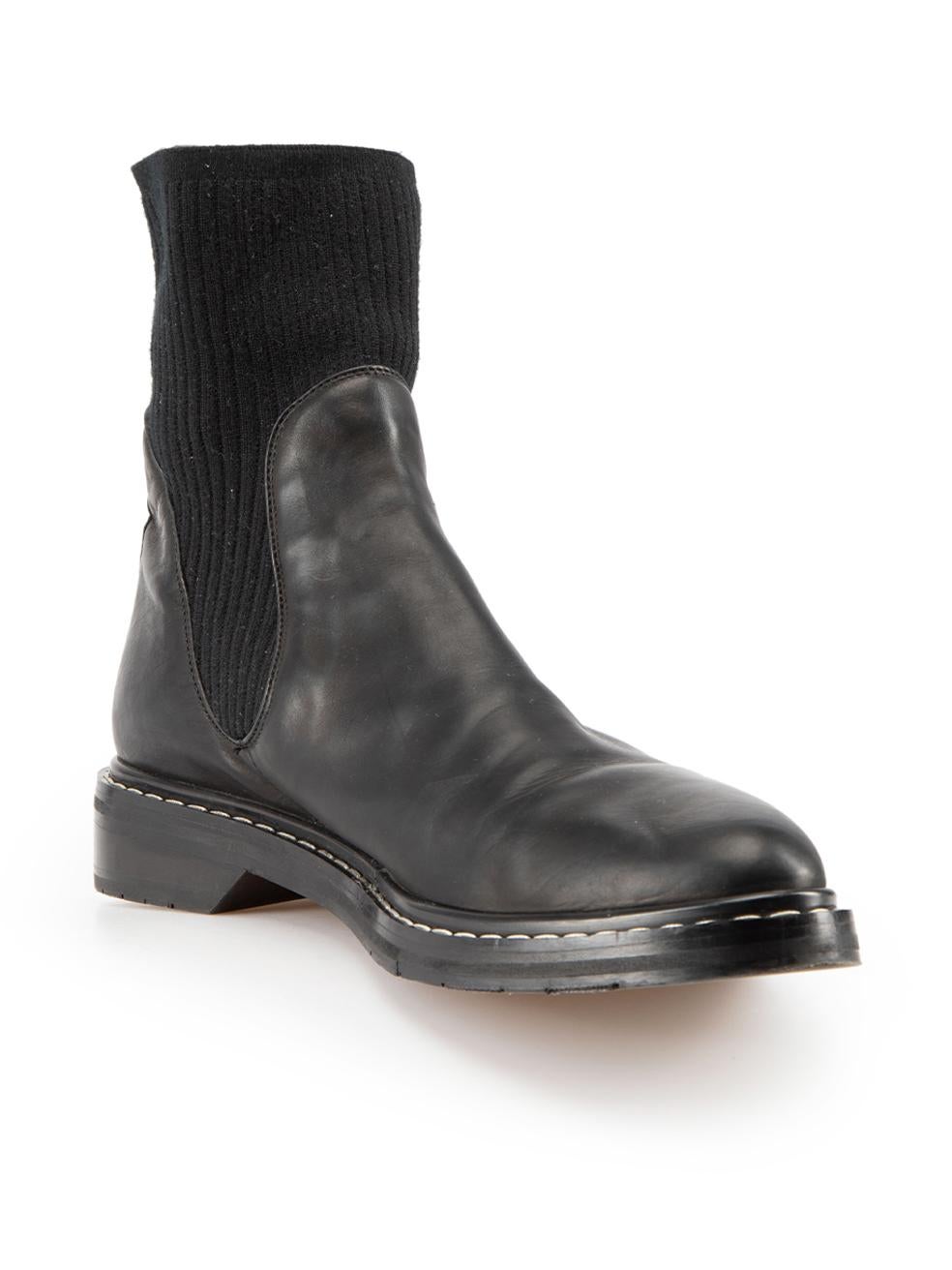 CONDITION is Very good. Minimal wear to boots is evident. Minimal wear to cashmere knit where pilling is evident. Minor scratch to back of wooden heel is visible on this used The Row designer resale item.



Details


Fara

Black

Leather

Ankle