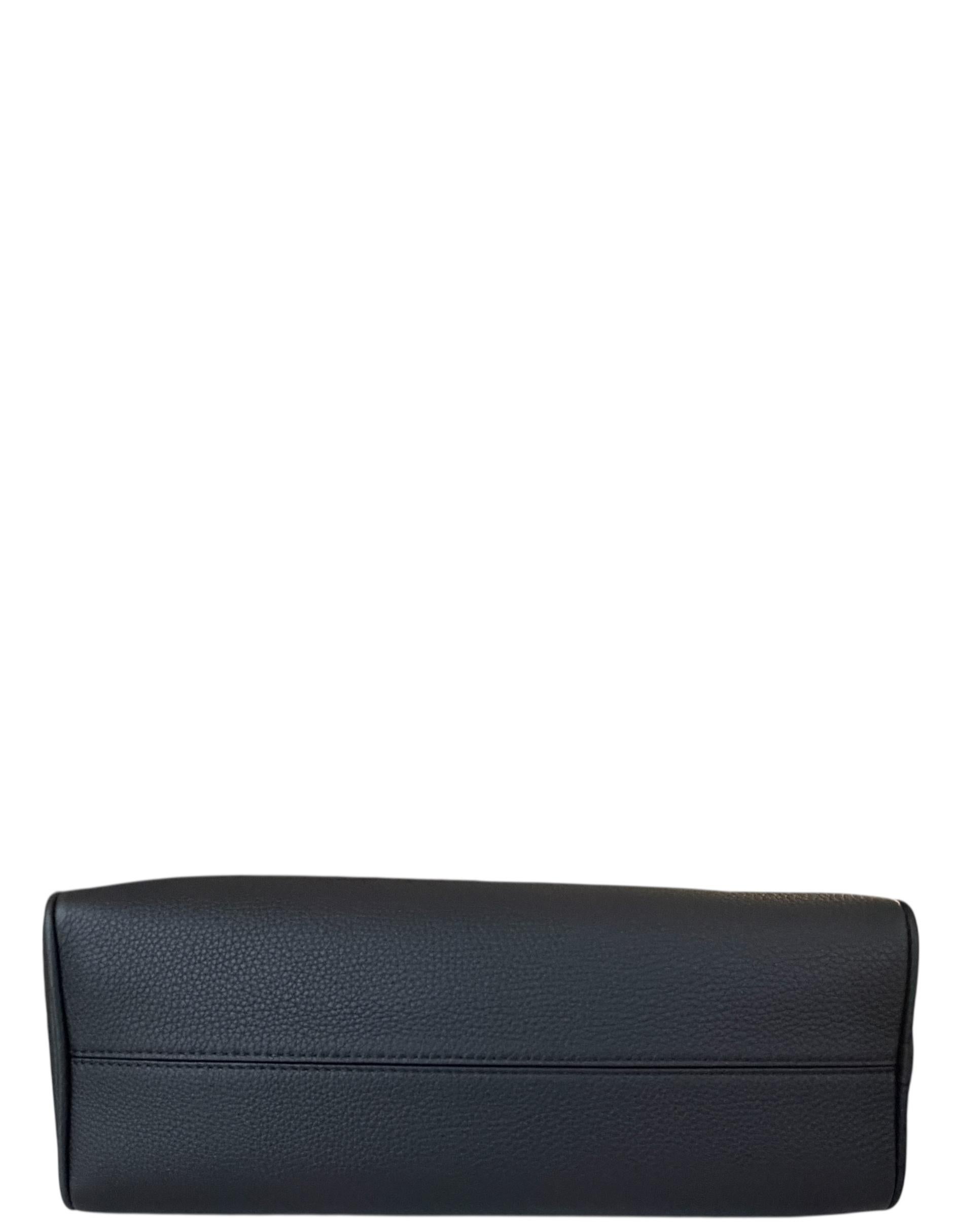 Borsa India 12 in pelle di vitello martellata nera di The Row In condizioni ottime in vendita a New York, NY