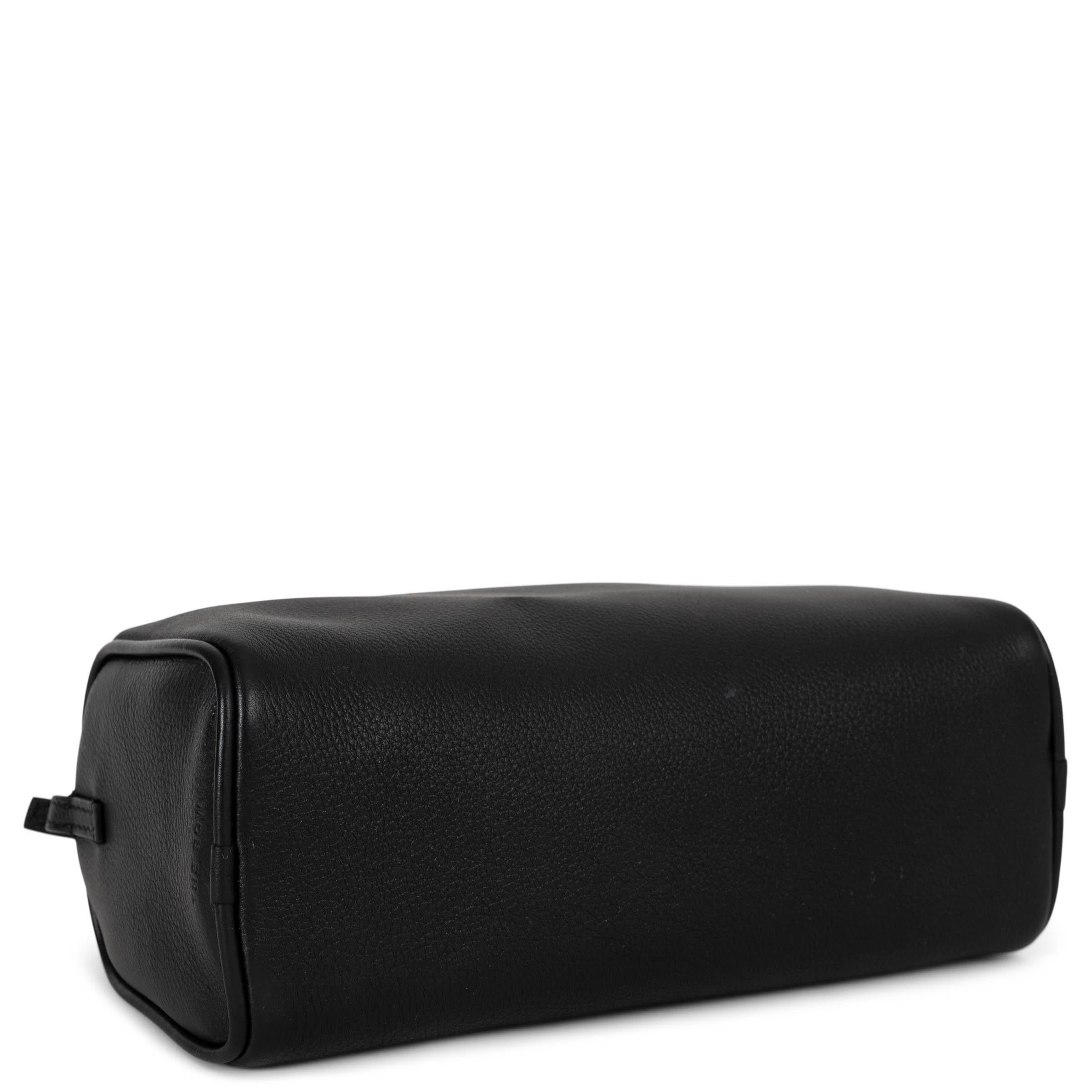 Bolso Pochette '90S' de piel granulada negra de THE ROW en Excelente Estado en Zürich, CH