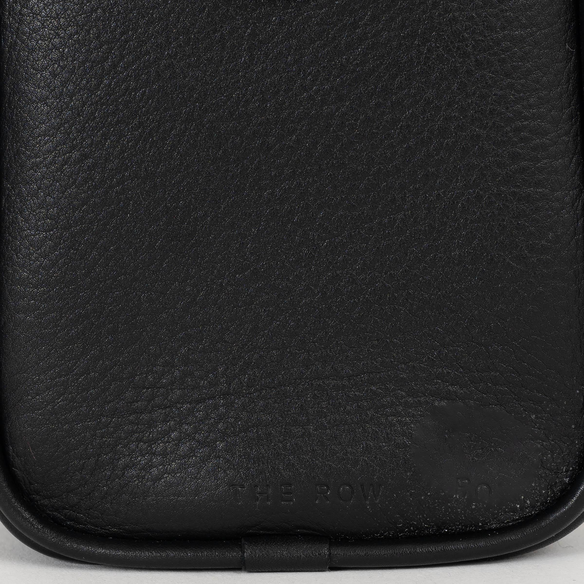 Bolso Pochette '90S' de piel granulada negra de THE ROW 2